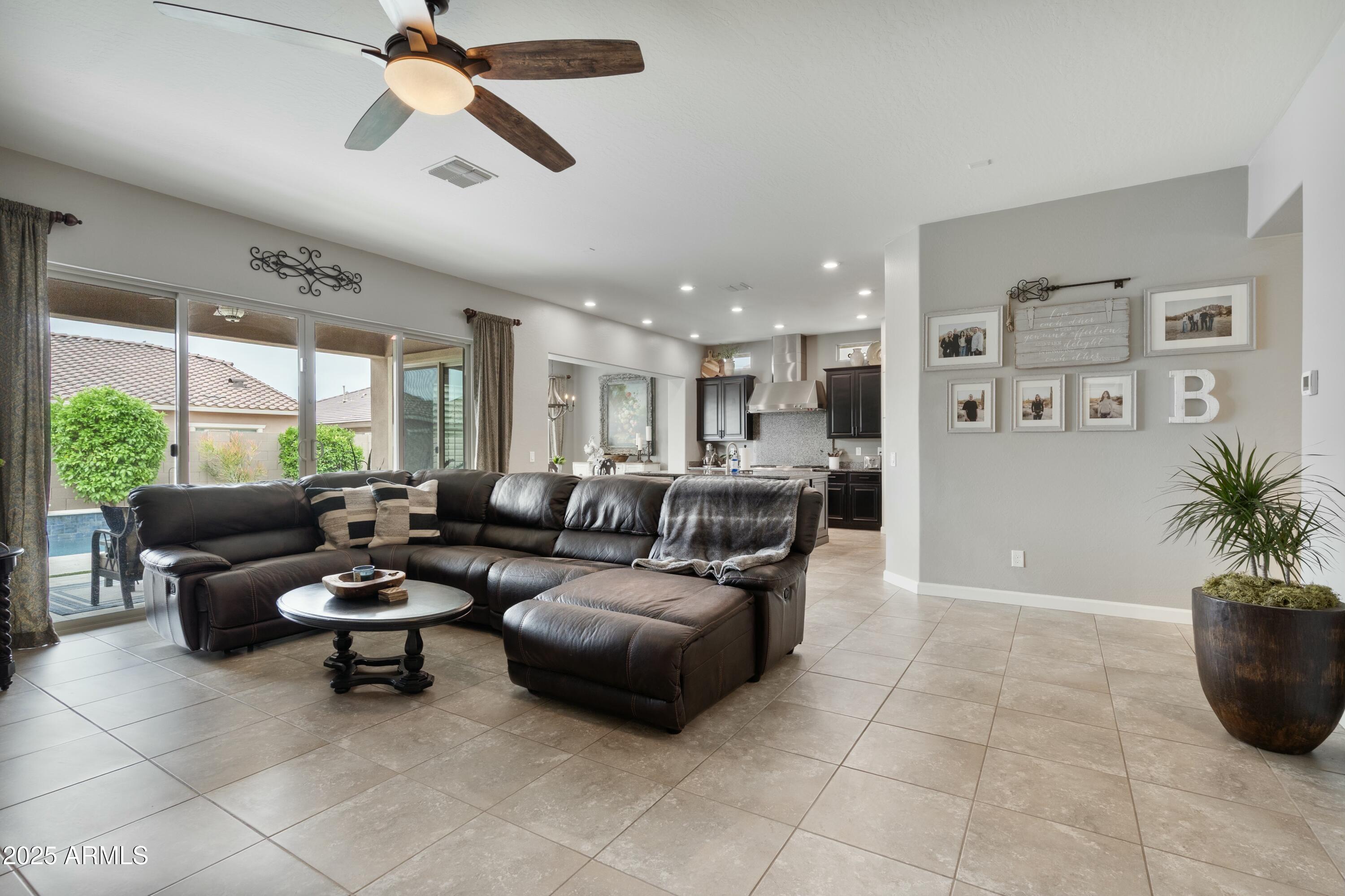 3529 E DESERT BROOM Drive