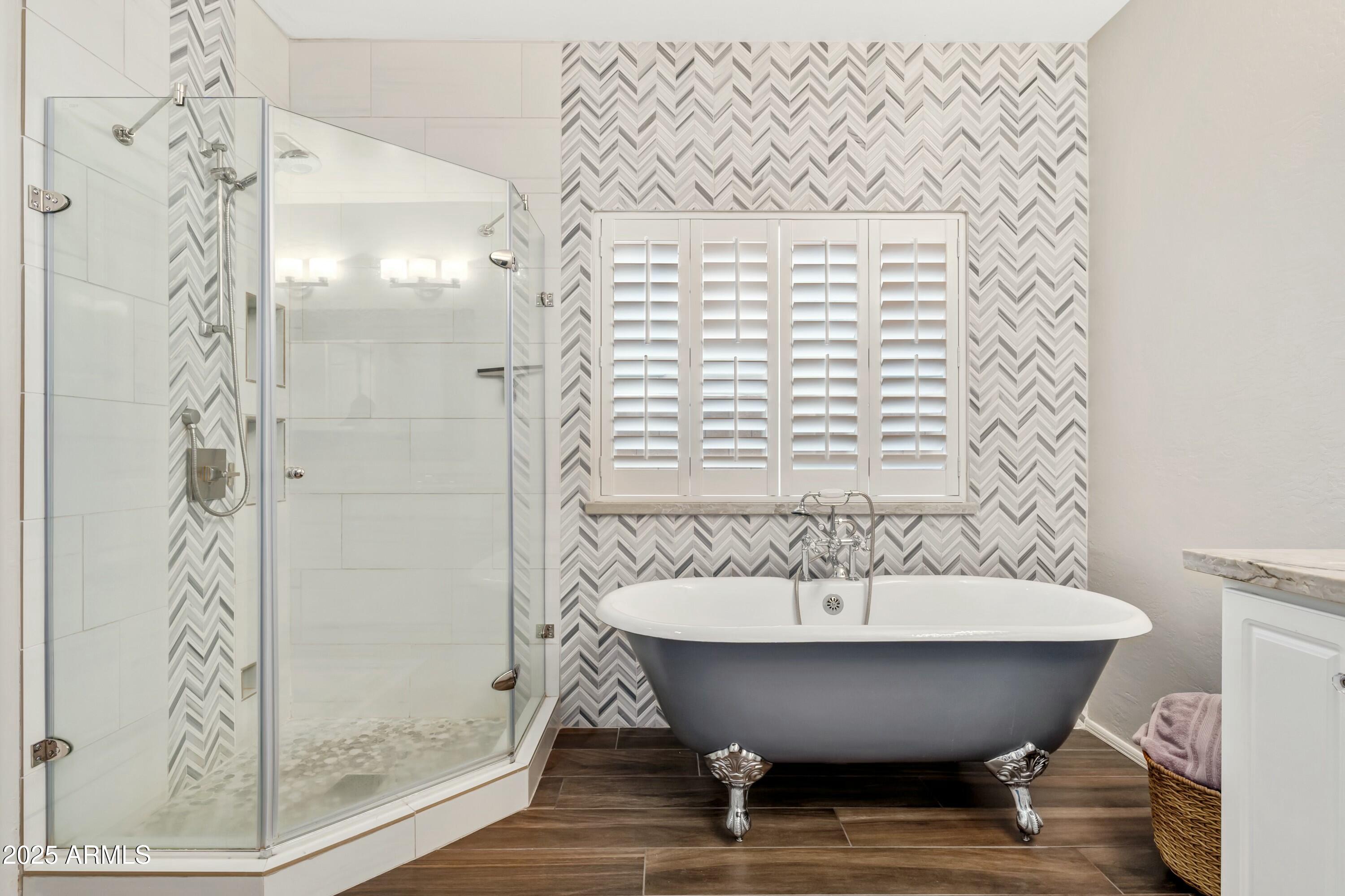 3053 E PACKARD Drive