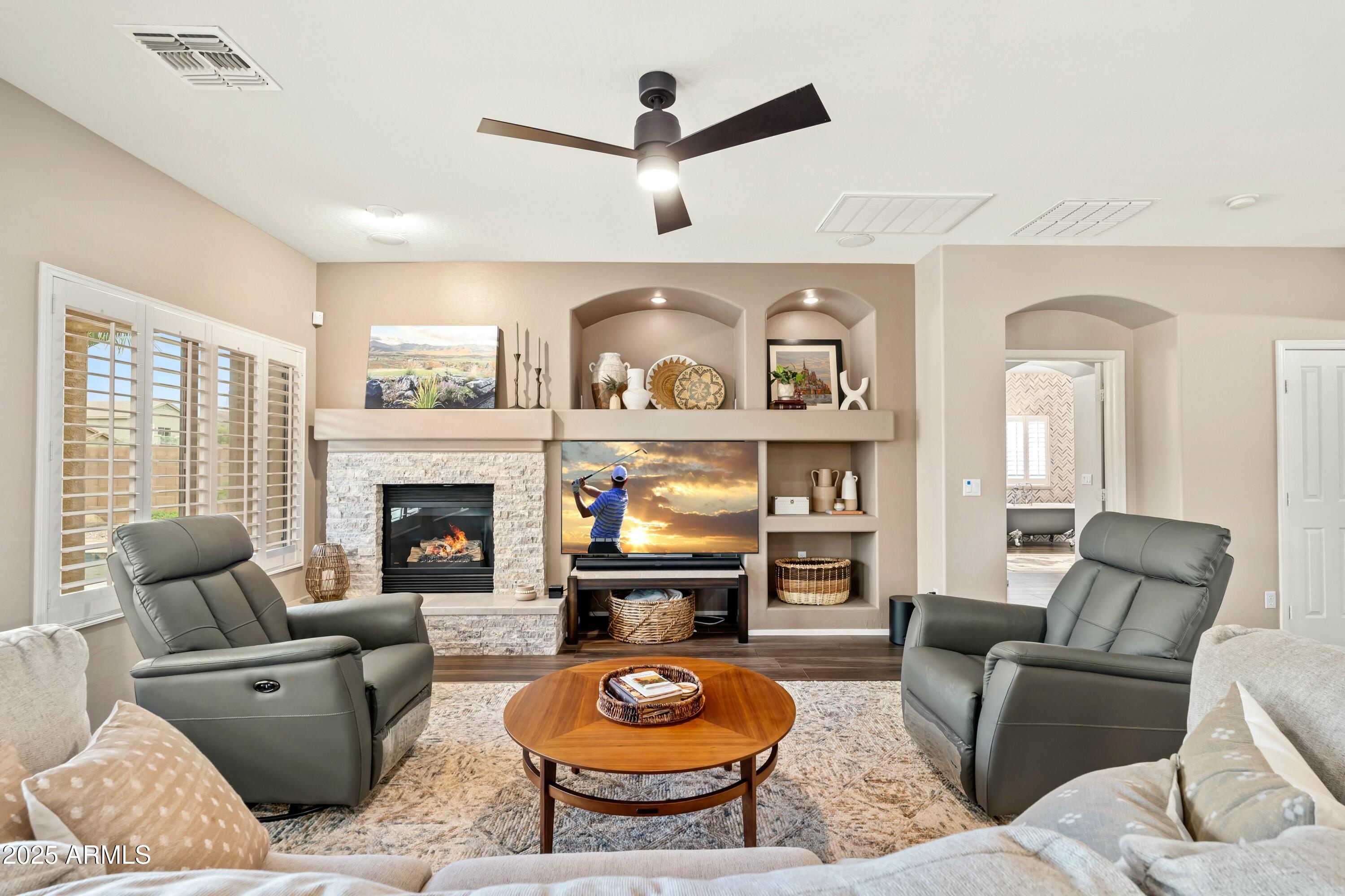 3053 E PACKARD Drive