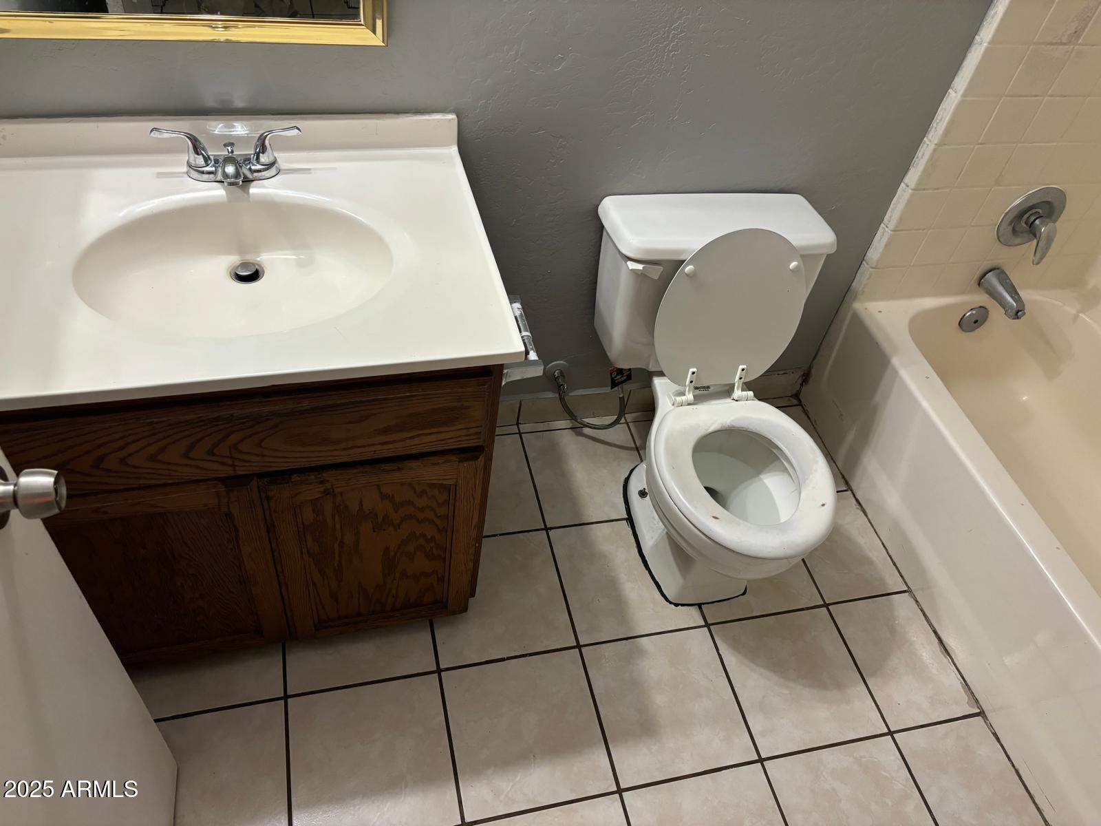 1321 W PAPAGO Street