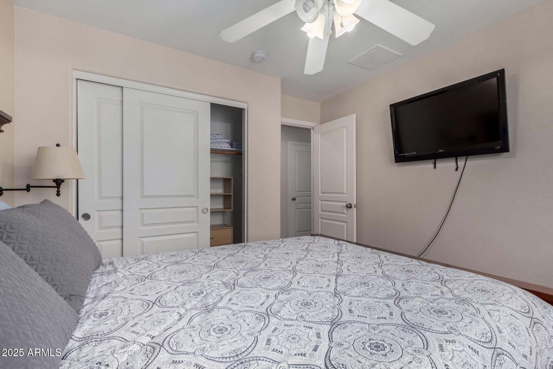 24806 W HIDALGO Drive