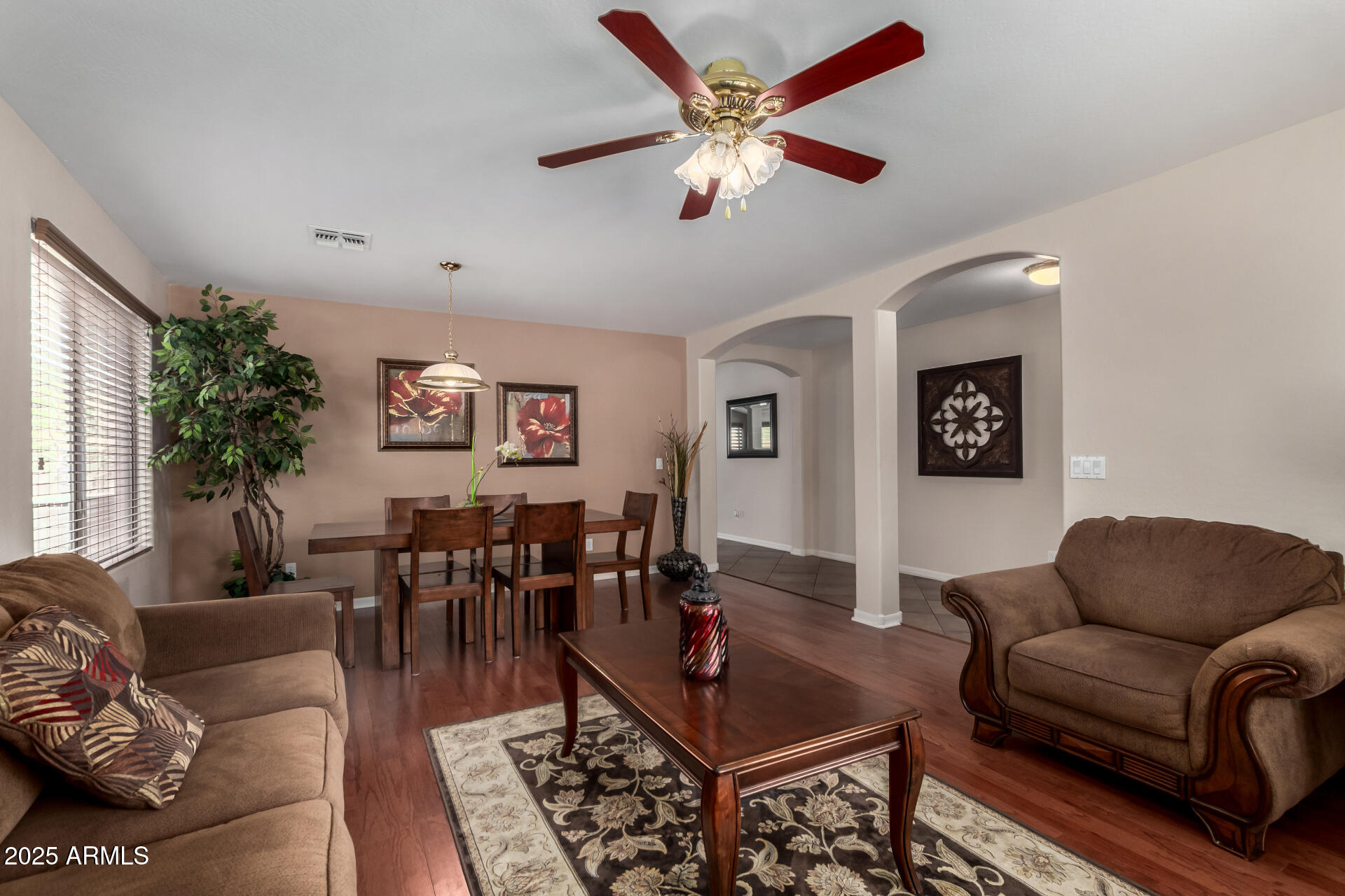 24806 W HIDALGO Drive