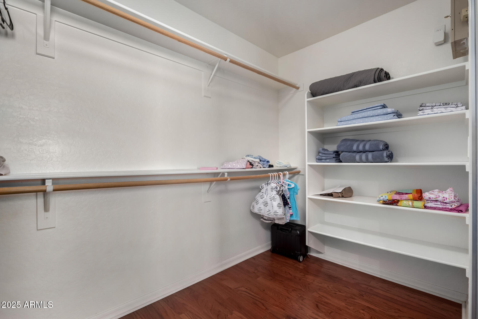 24806 W HIDALGO Drive