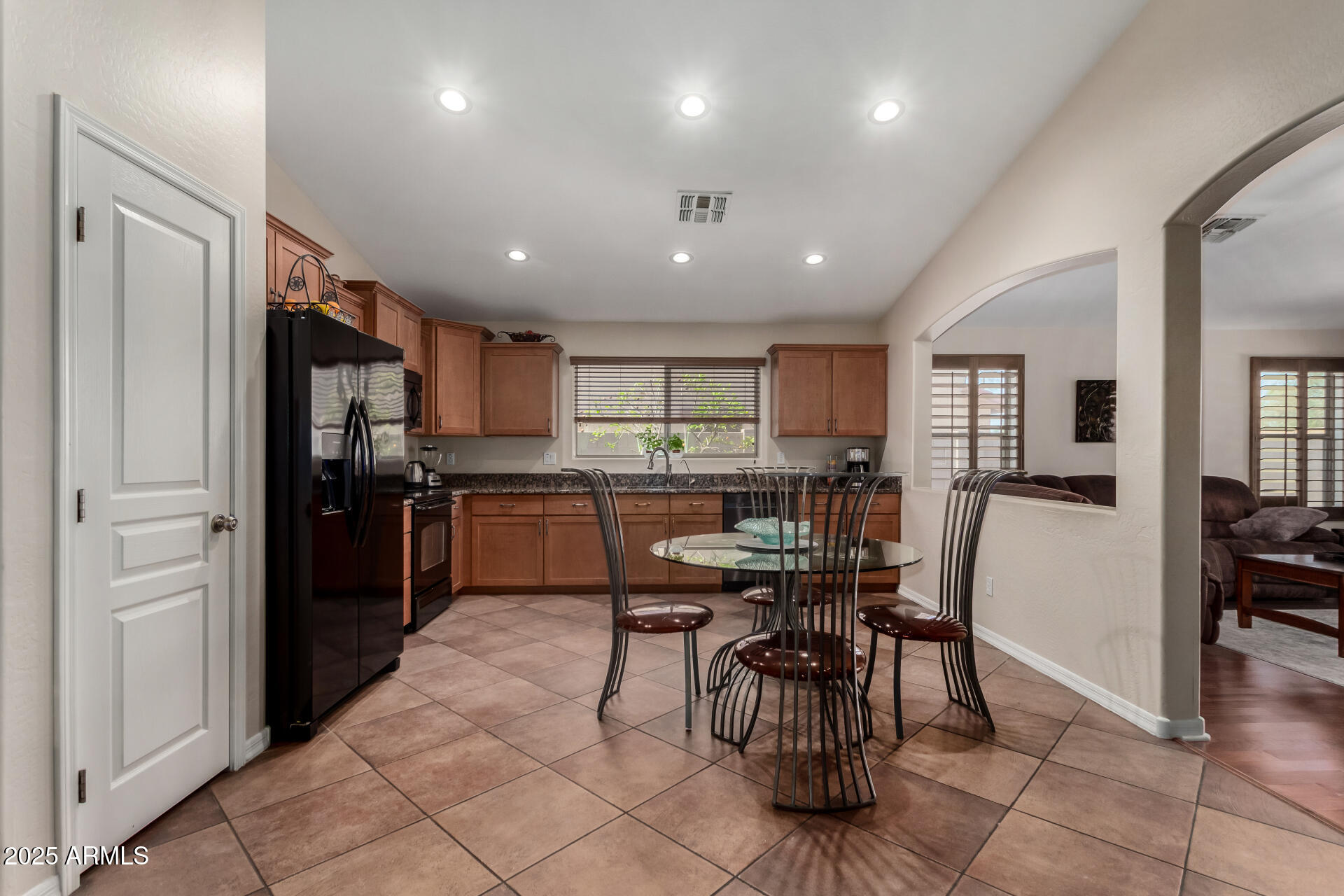 24806 W HIDALGO Drive