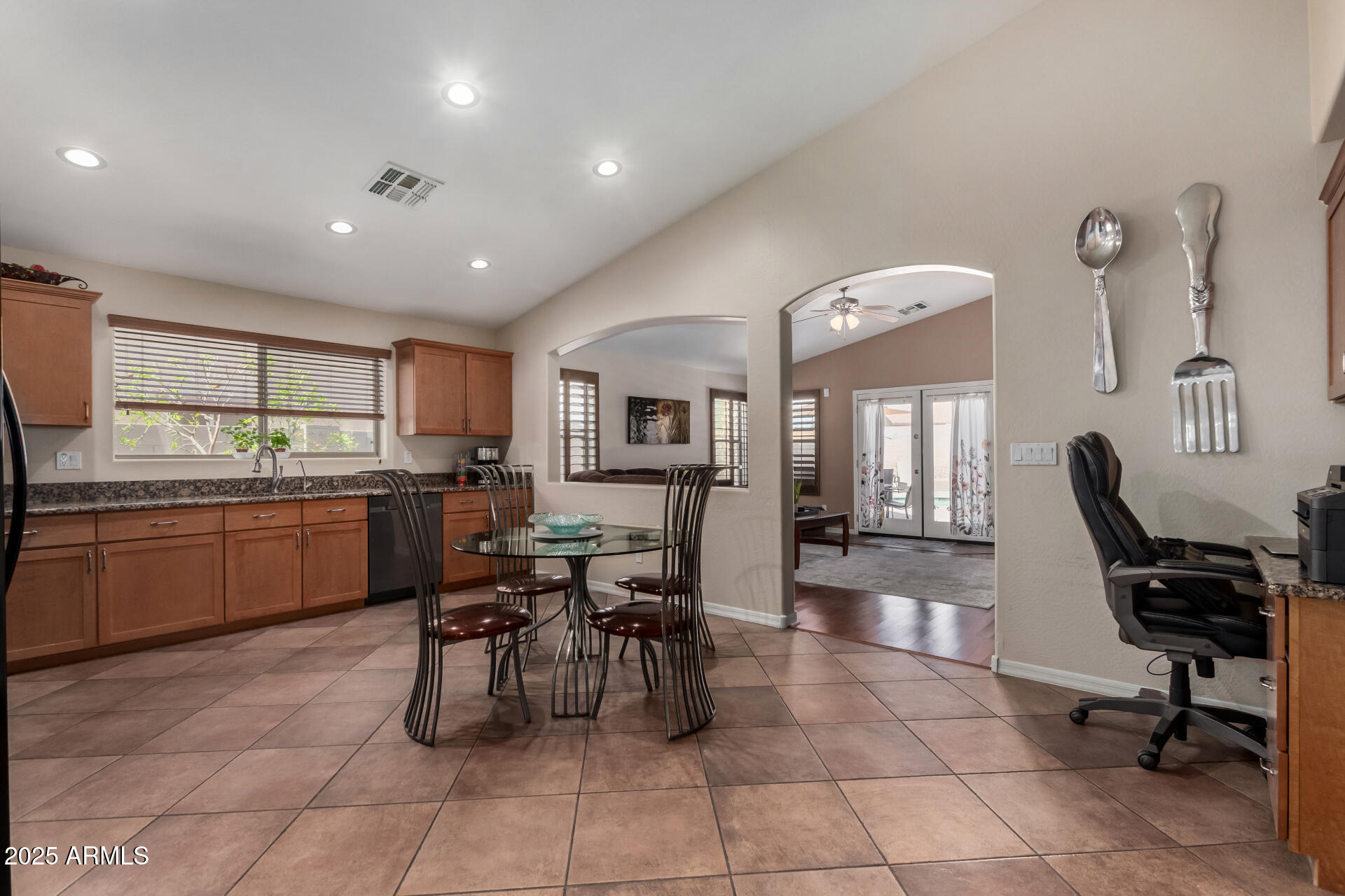 24806 W HIDALGO Drive