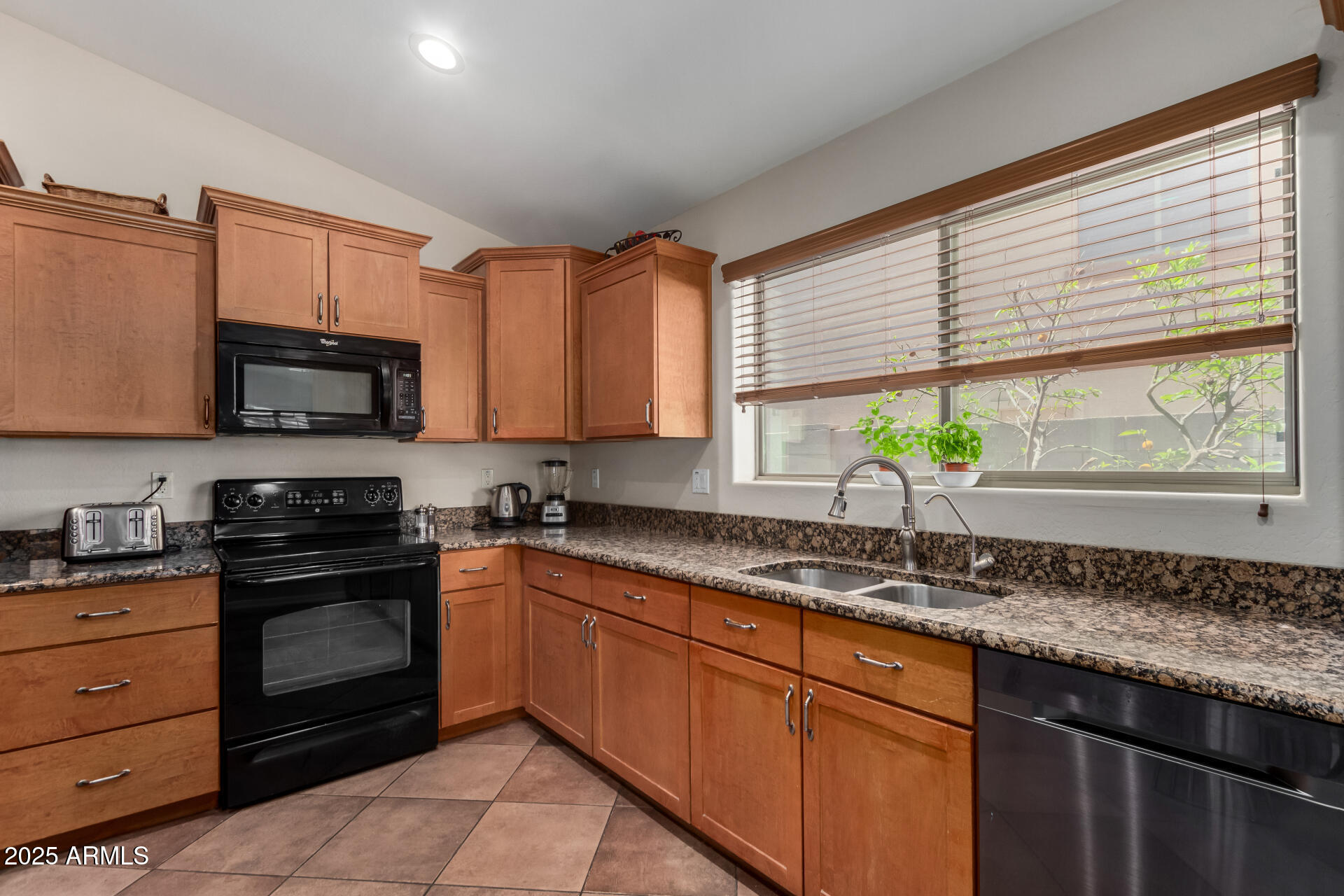 24806 W HIDALGO Drive