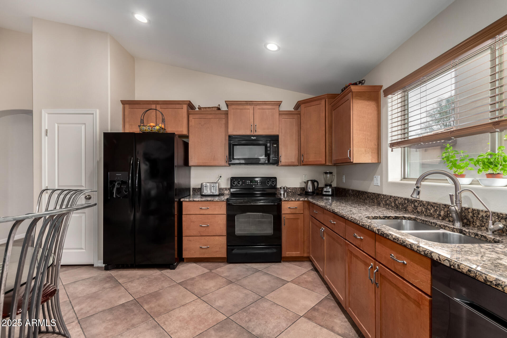 24806 W HIDALGO Drive