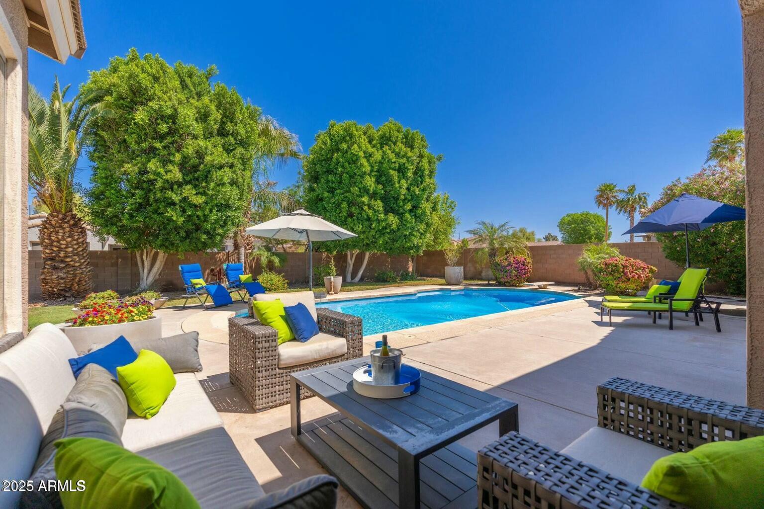 404 E COCONINO Place