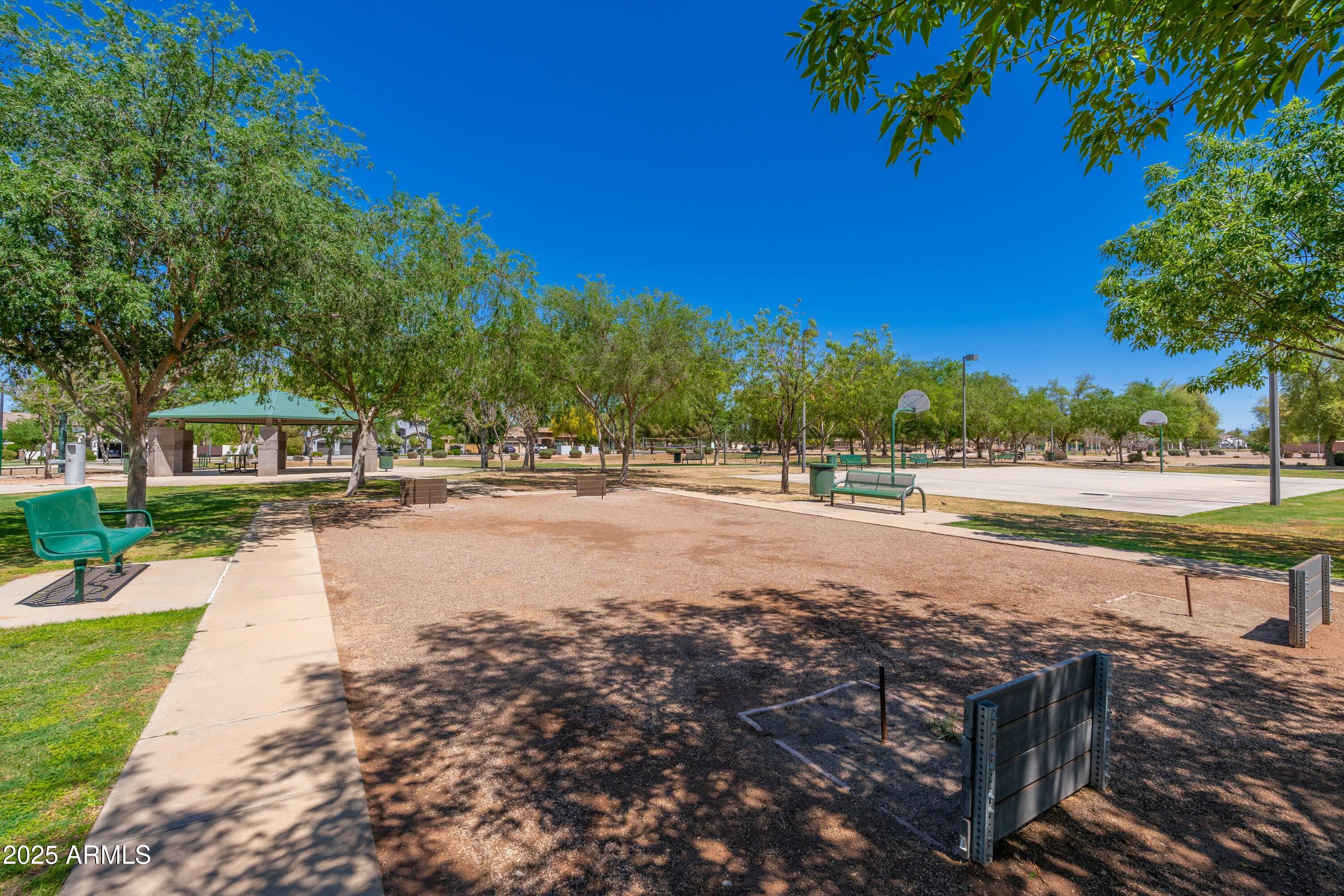 404 E COCONINO Place