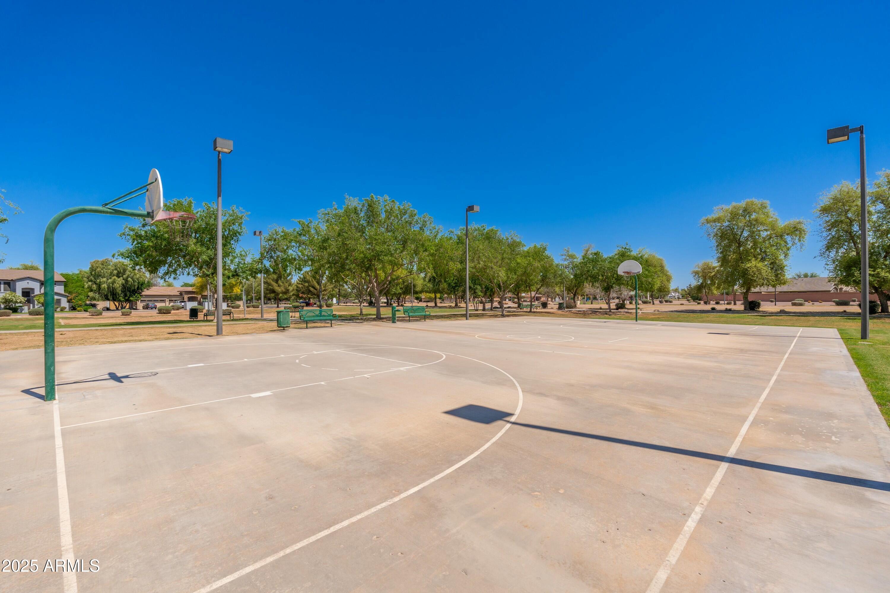 404 E COCONINO Place