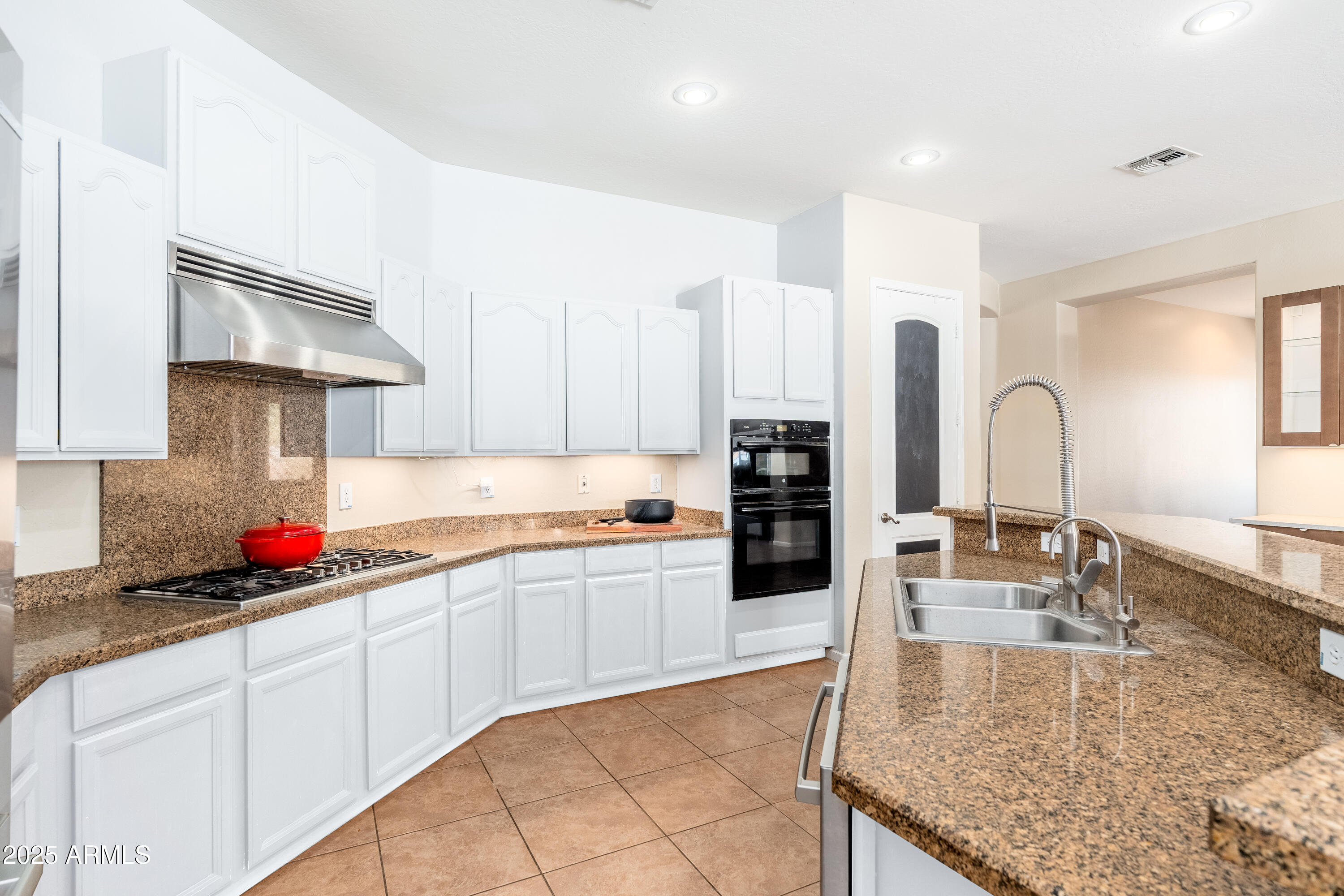 404 E COCONINO Place