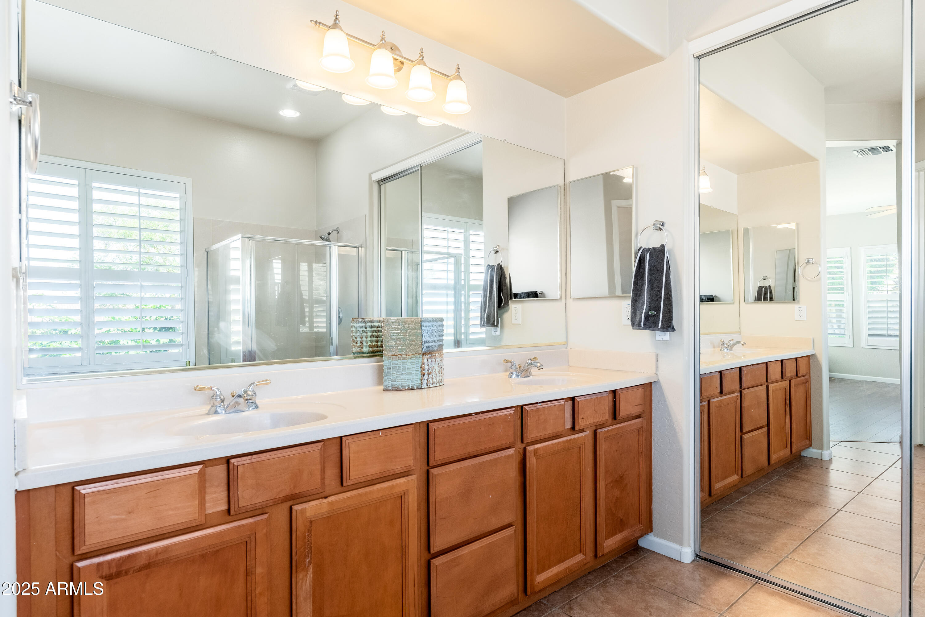 404 E COCONINO Place