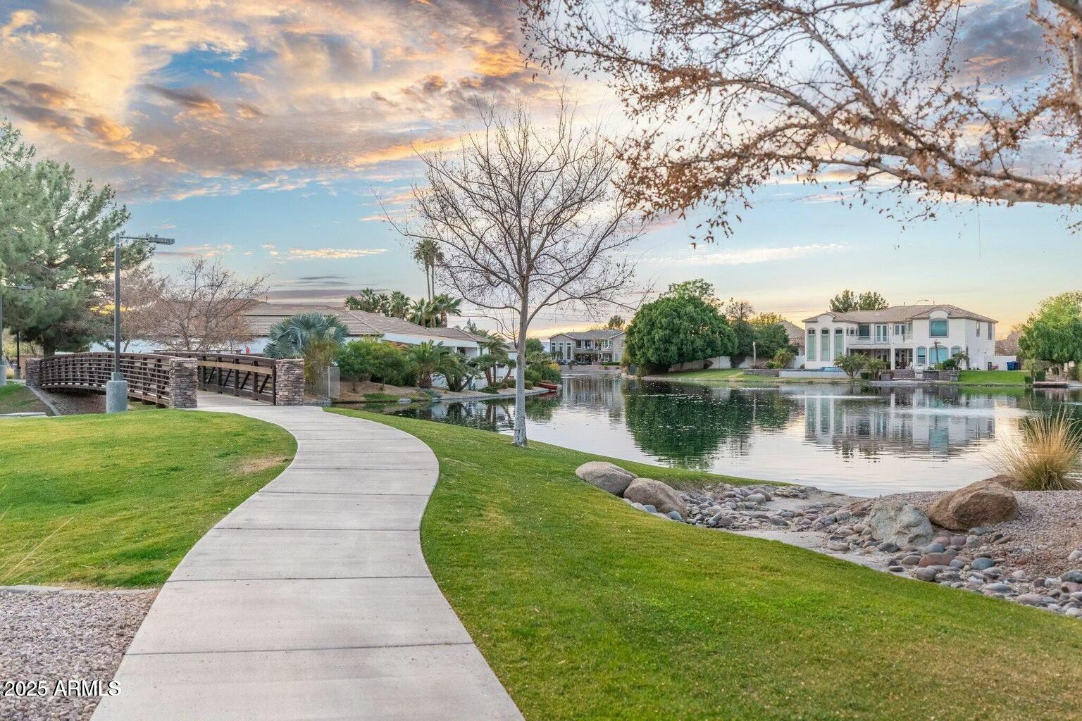 404 E COCONINO Place