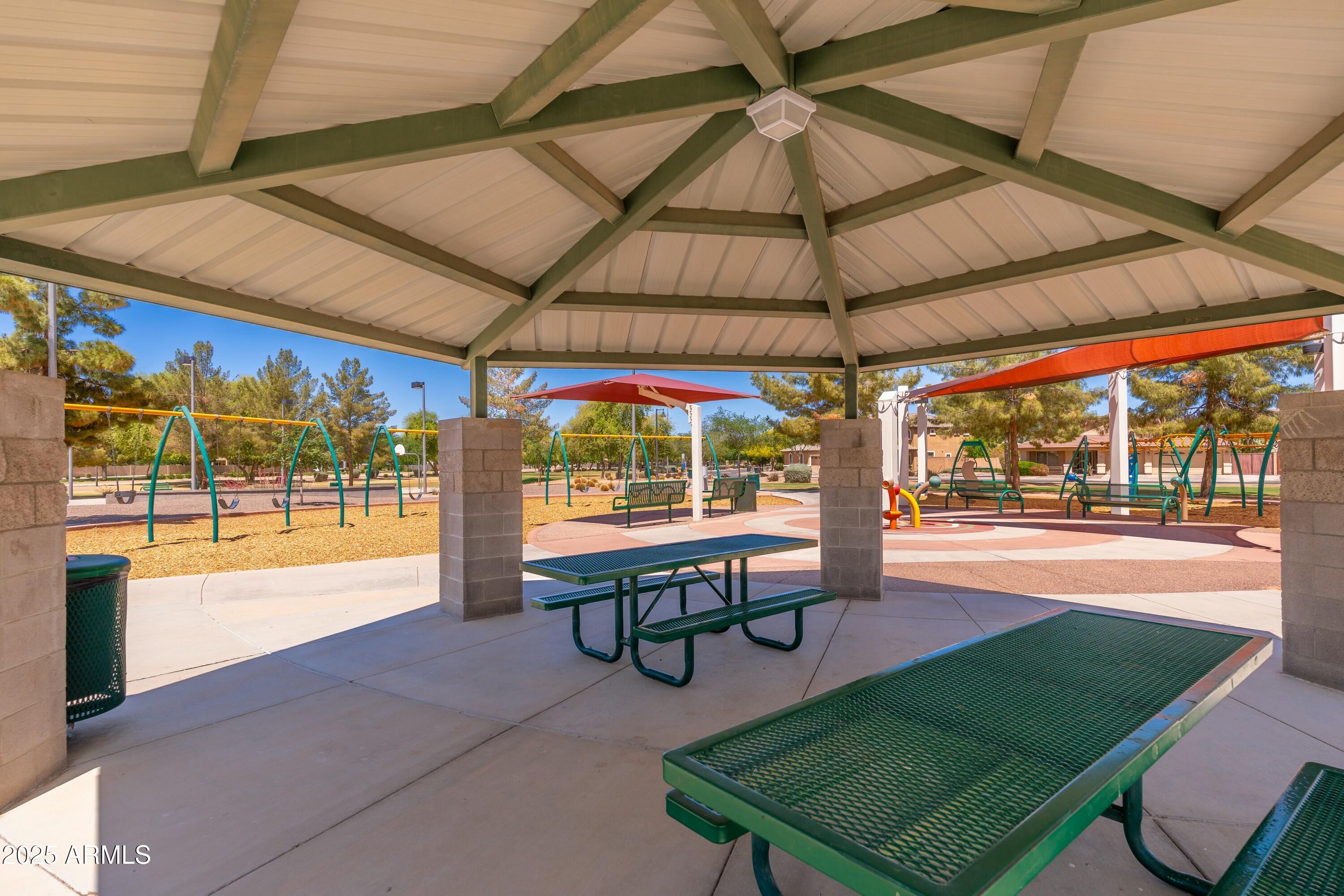 404 E COCONINO Place