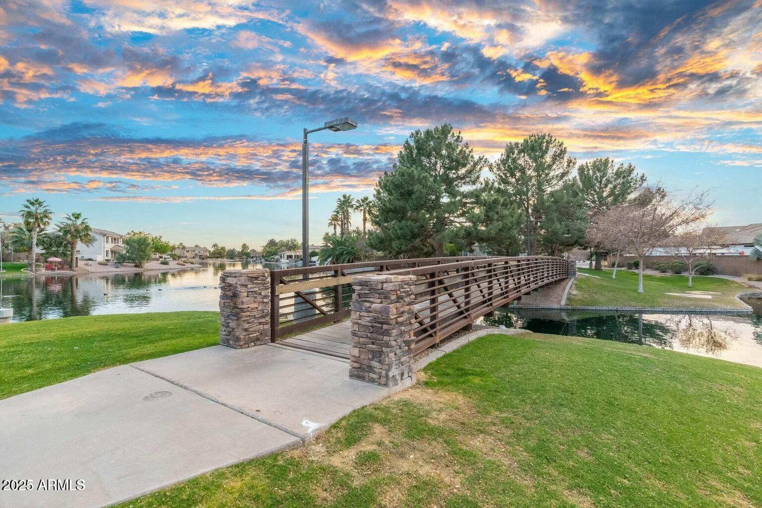 404 E COCONINO Place