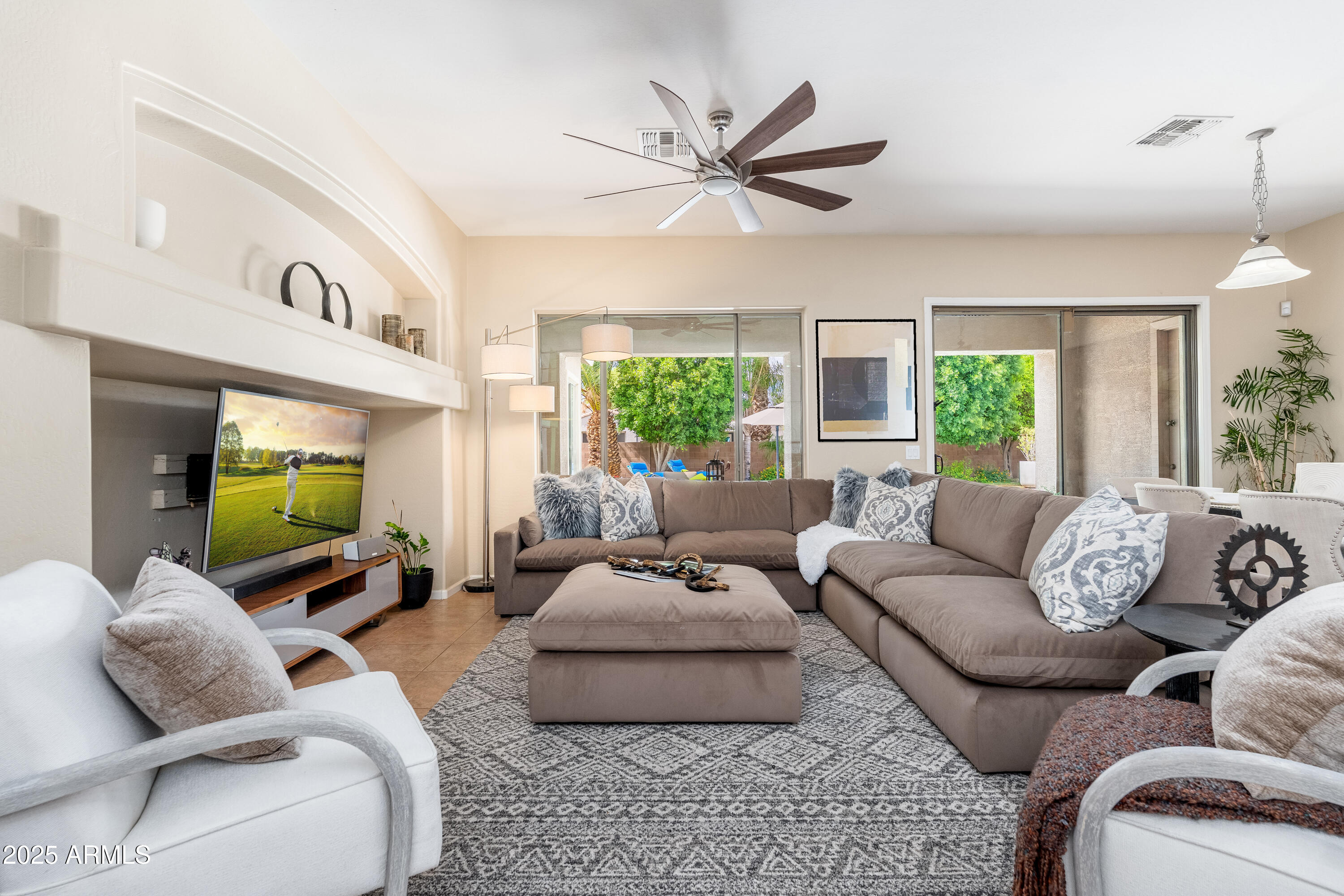 404 E COCONINO Place