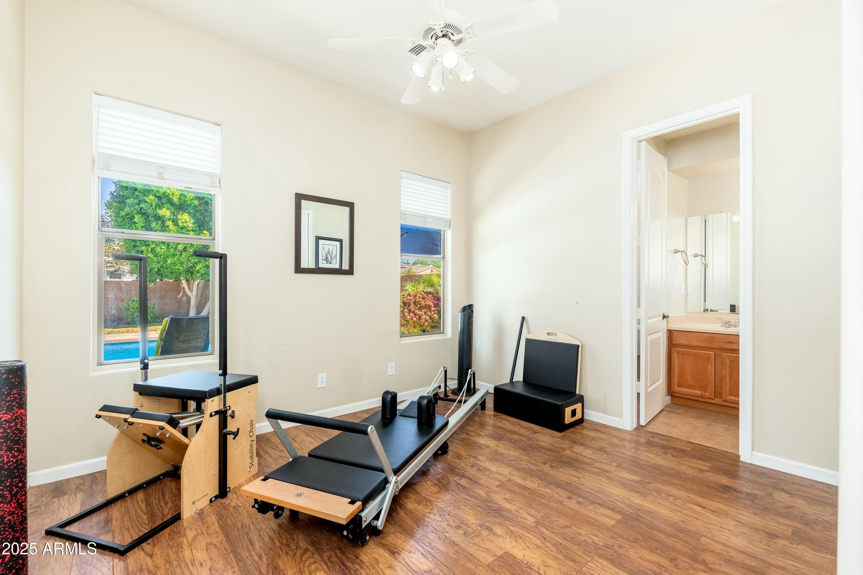 404 E COCONINO Place