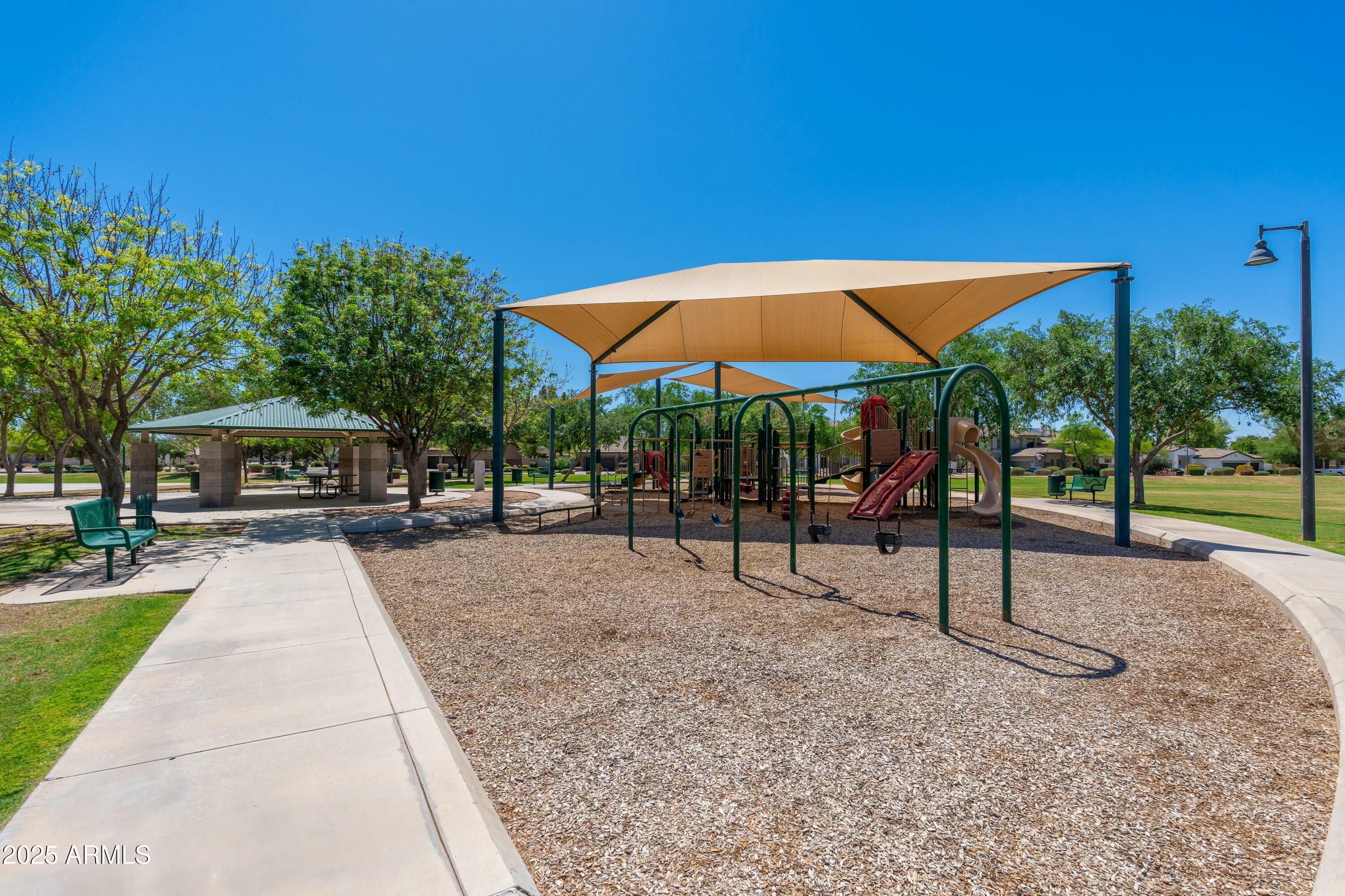 404 E COCONINO Place