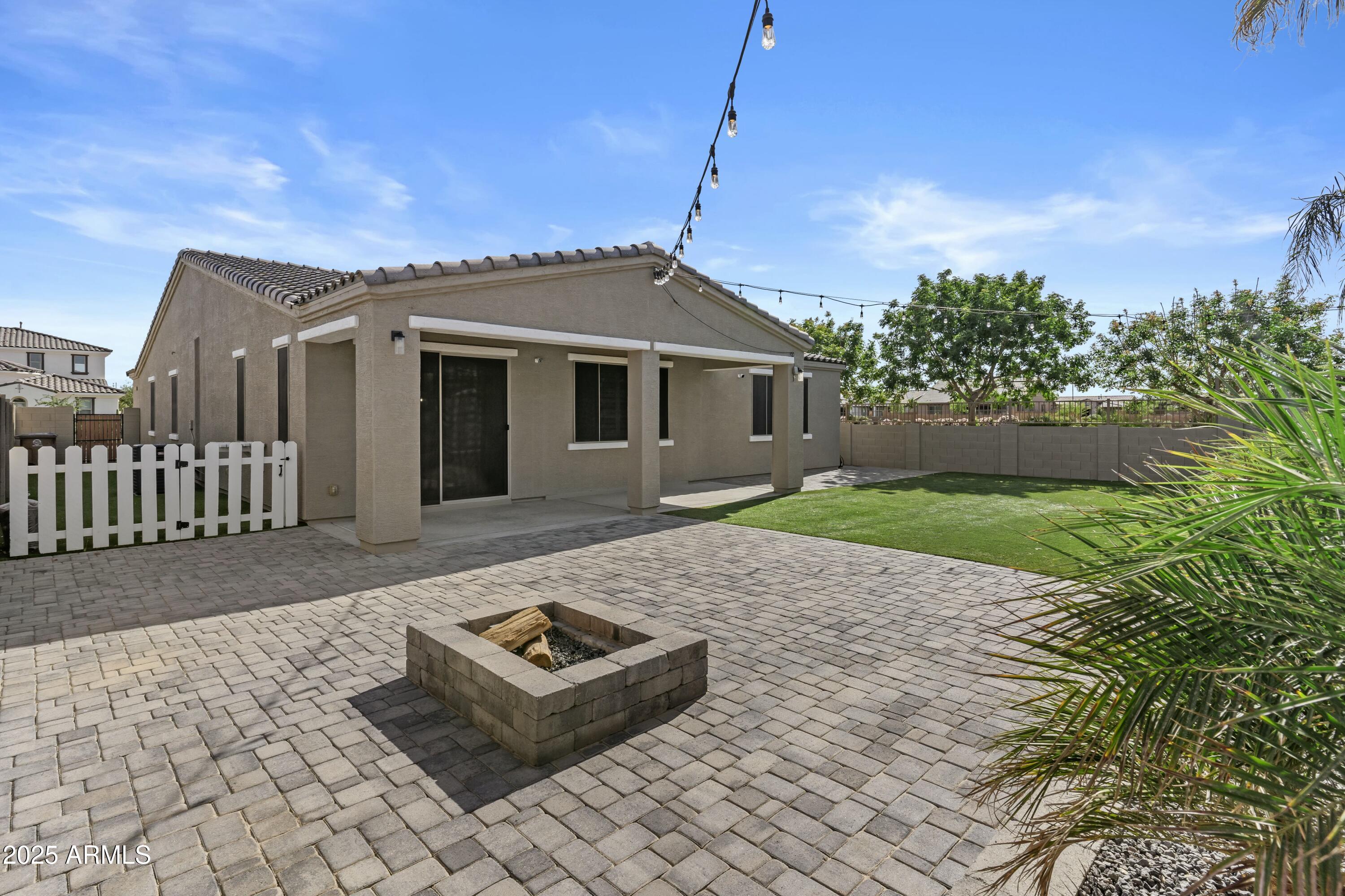 23046 E CAMINA PLATA