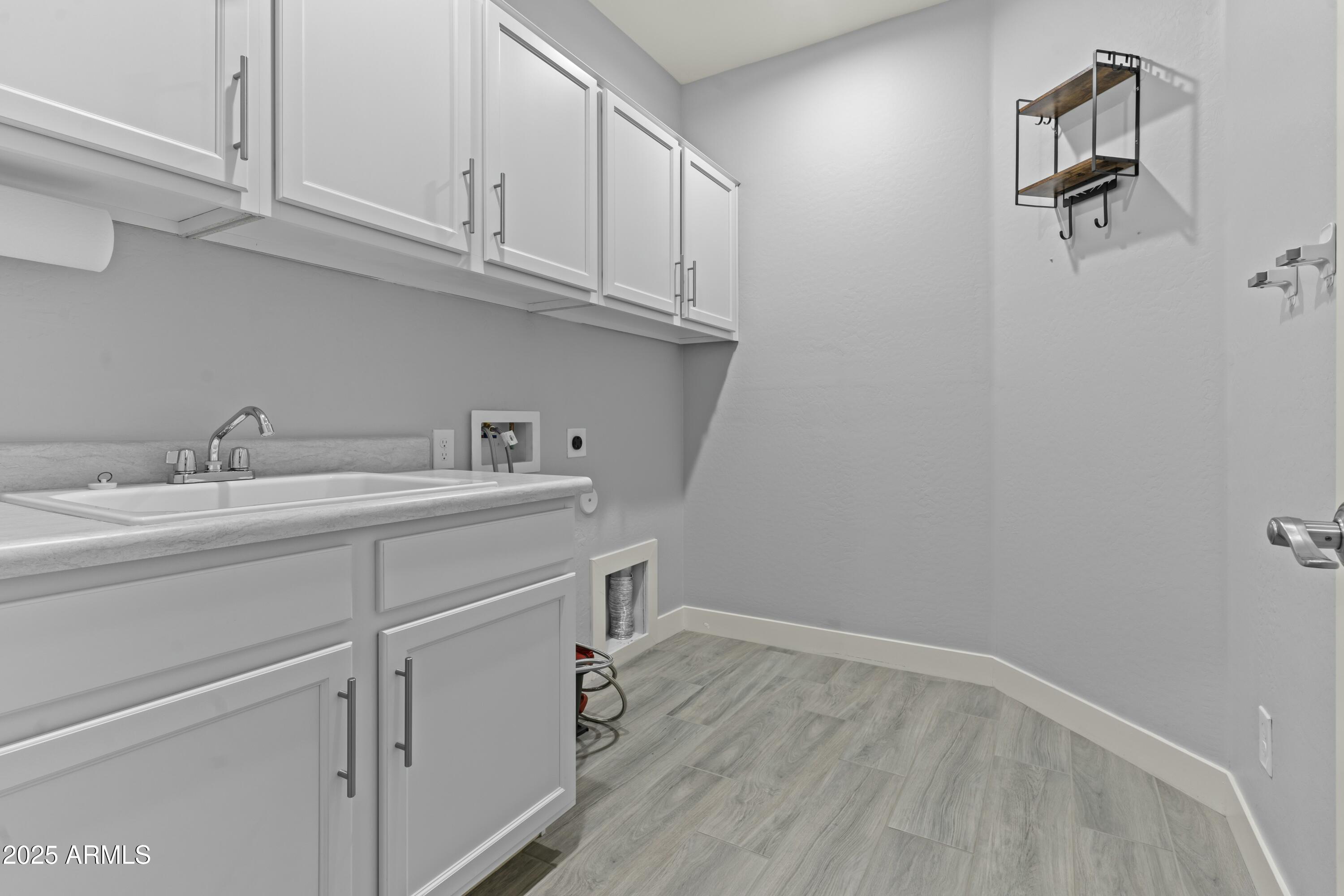 23046 E CAMINA PLATA