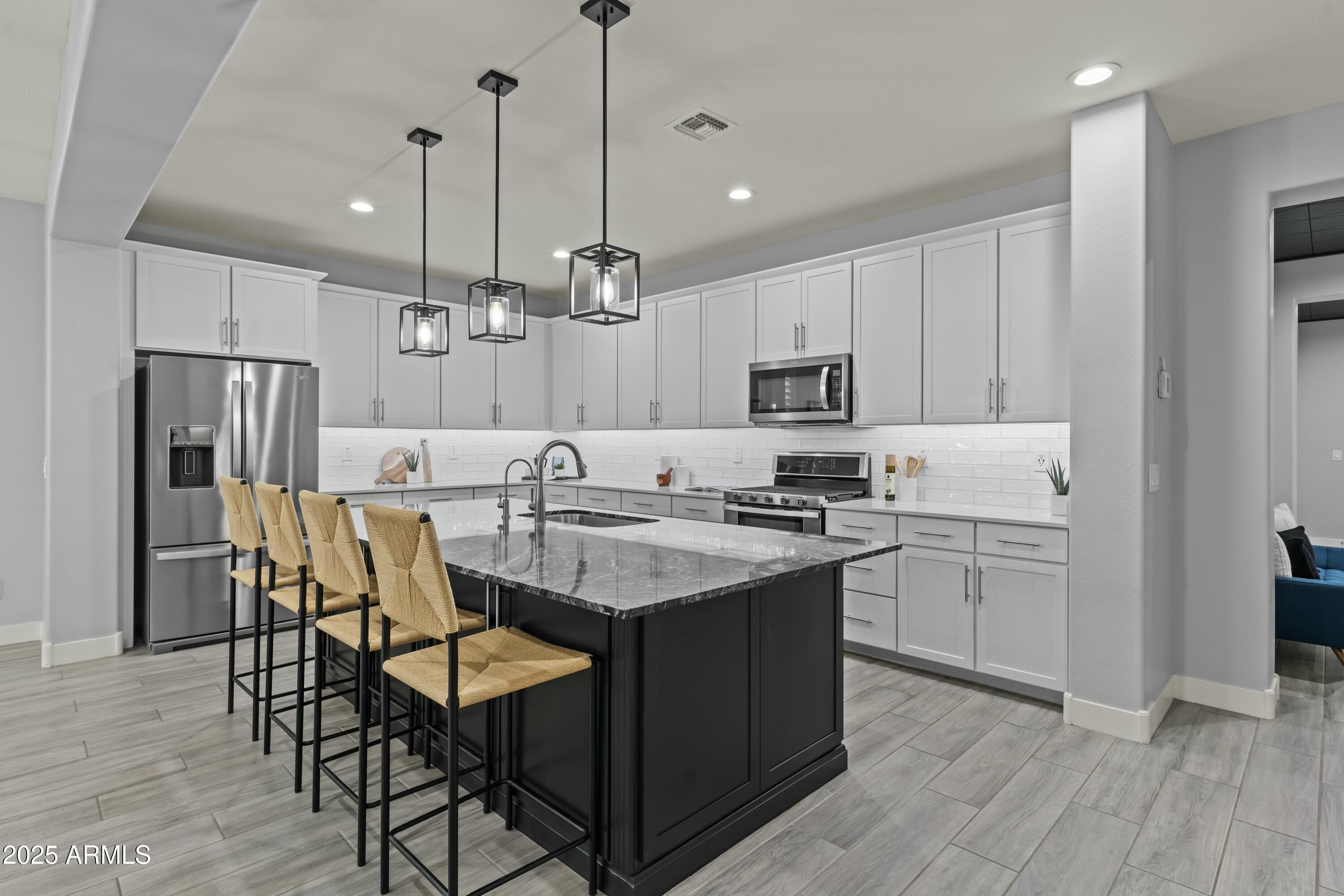 23046 E CAMINA PLATA