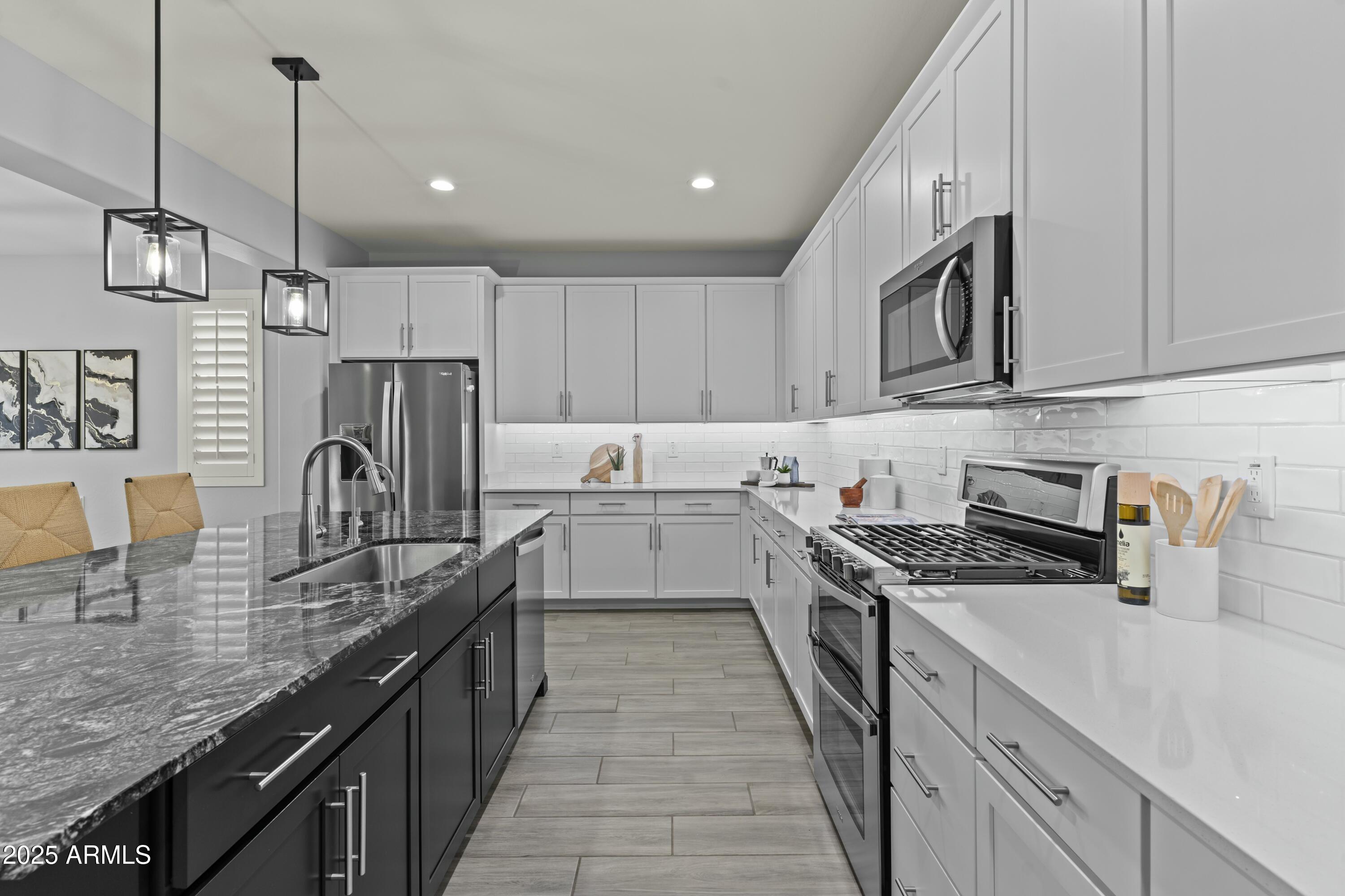 23046 E CAMINA PLATA