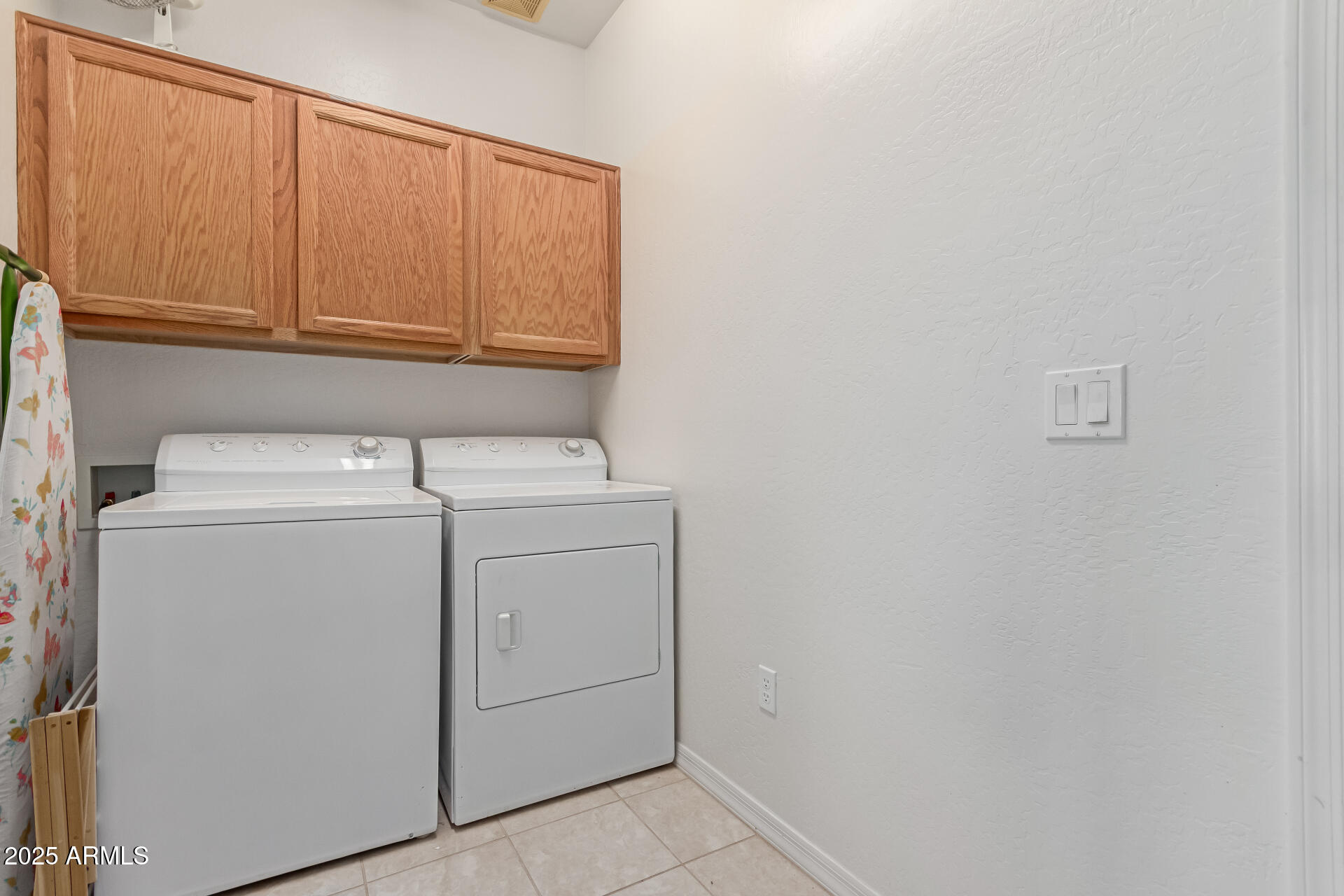 1439 N DESERT WILLOW Street