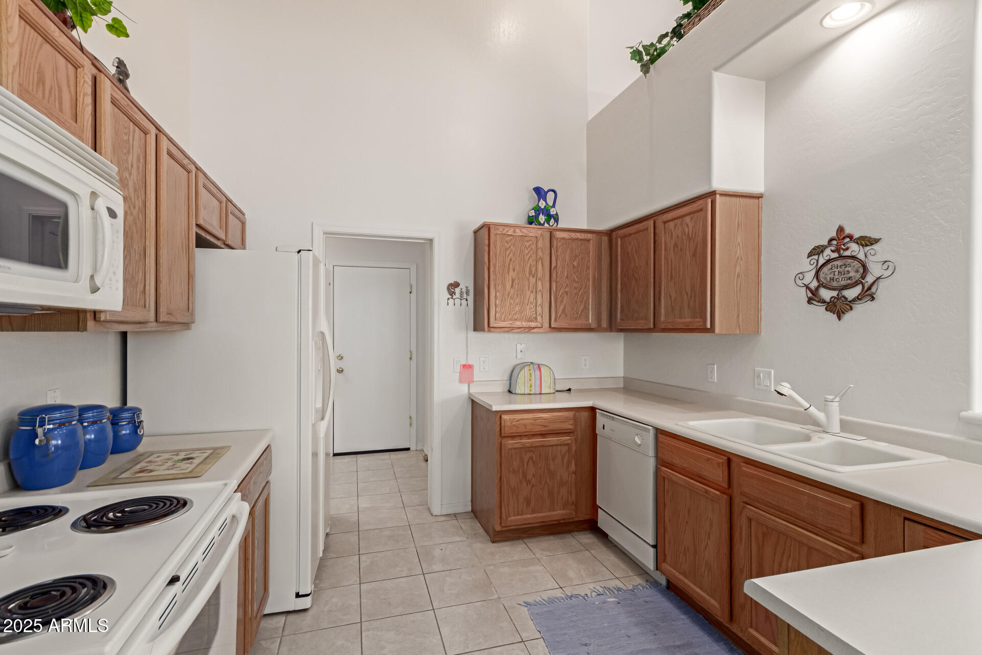 1439 N DESERT WILLOW Street