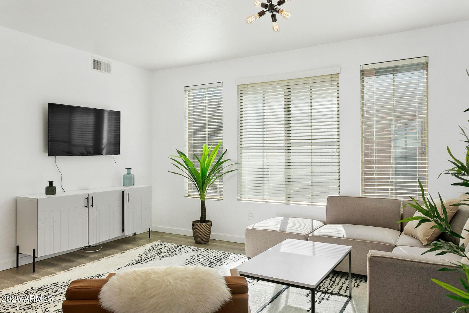 2401 E RIO SALADO Parkway, 1043