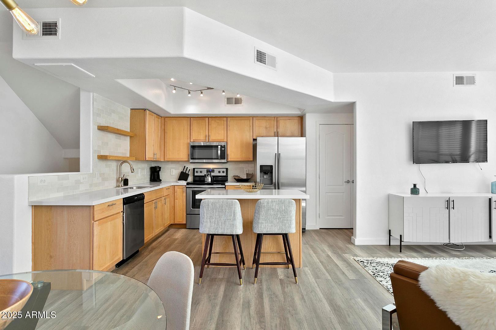 2401 E RIO SALADO Parkway, 1043