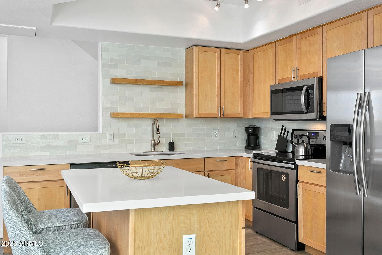 2401 E RIO SALADO Parkway, 1043