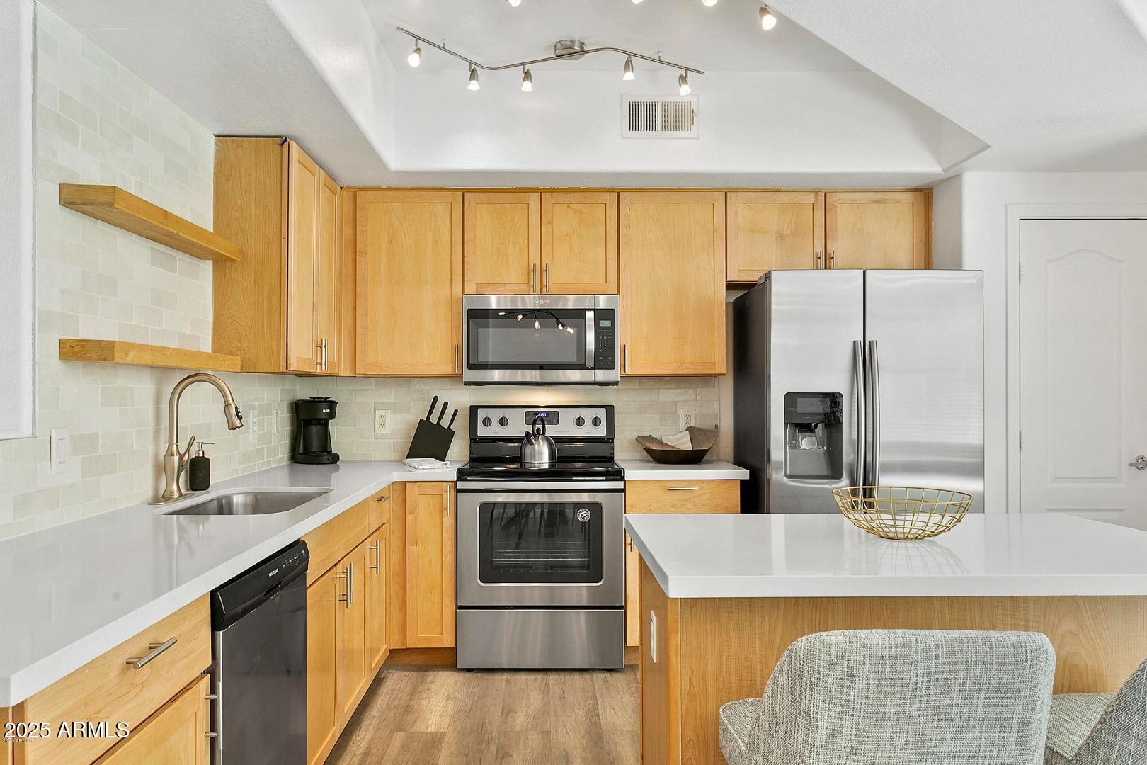 2401 E RIO SALADO Parkway, 1043