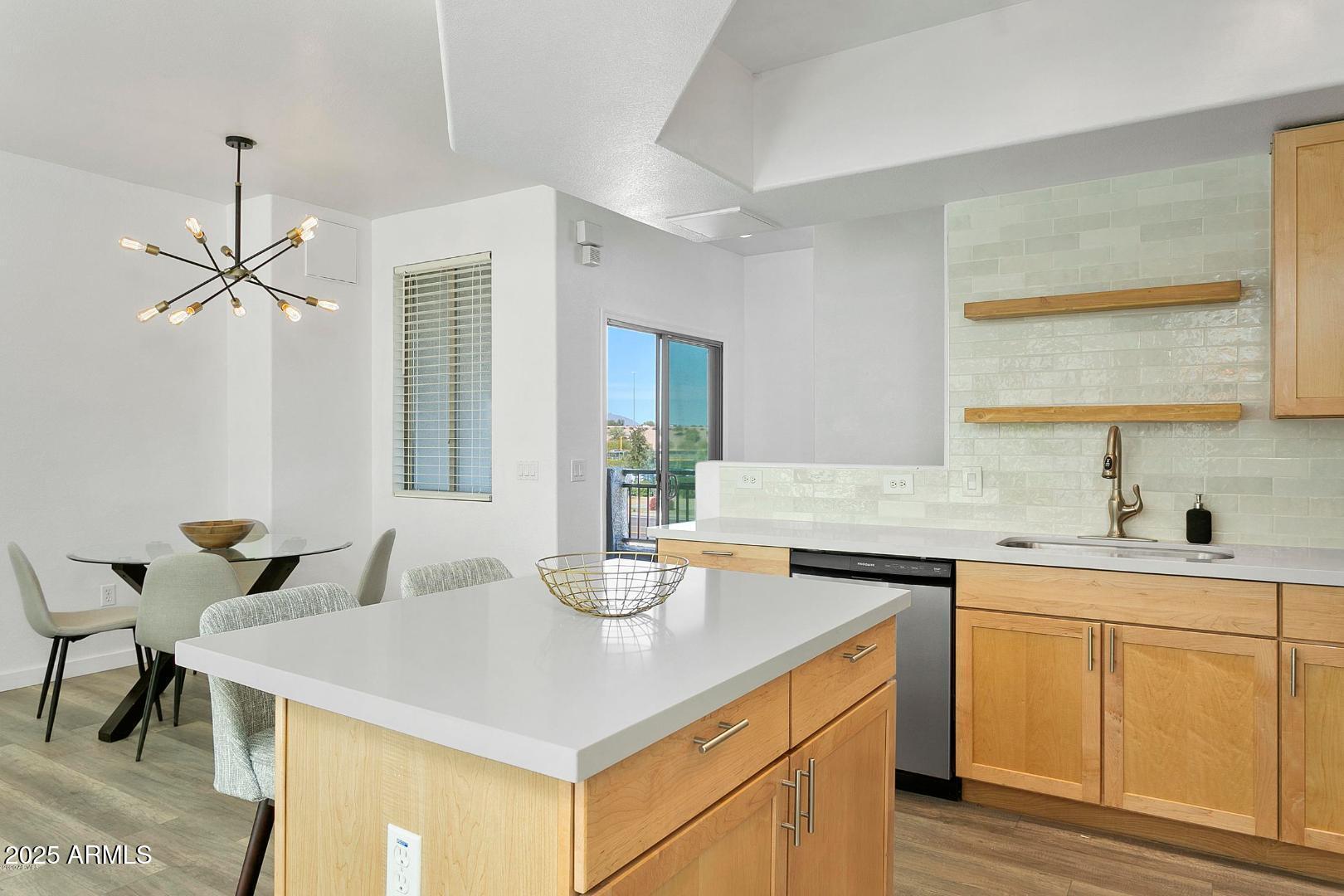 2401 E RIO SALADO Parkway, 1043