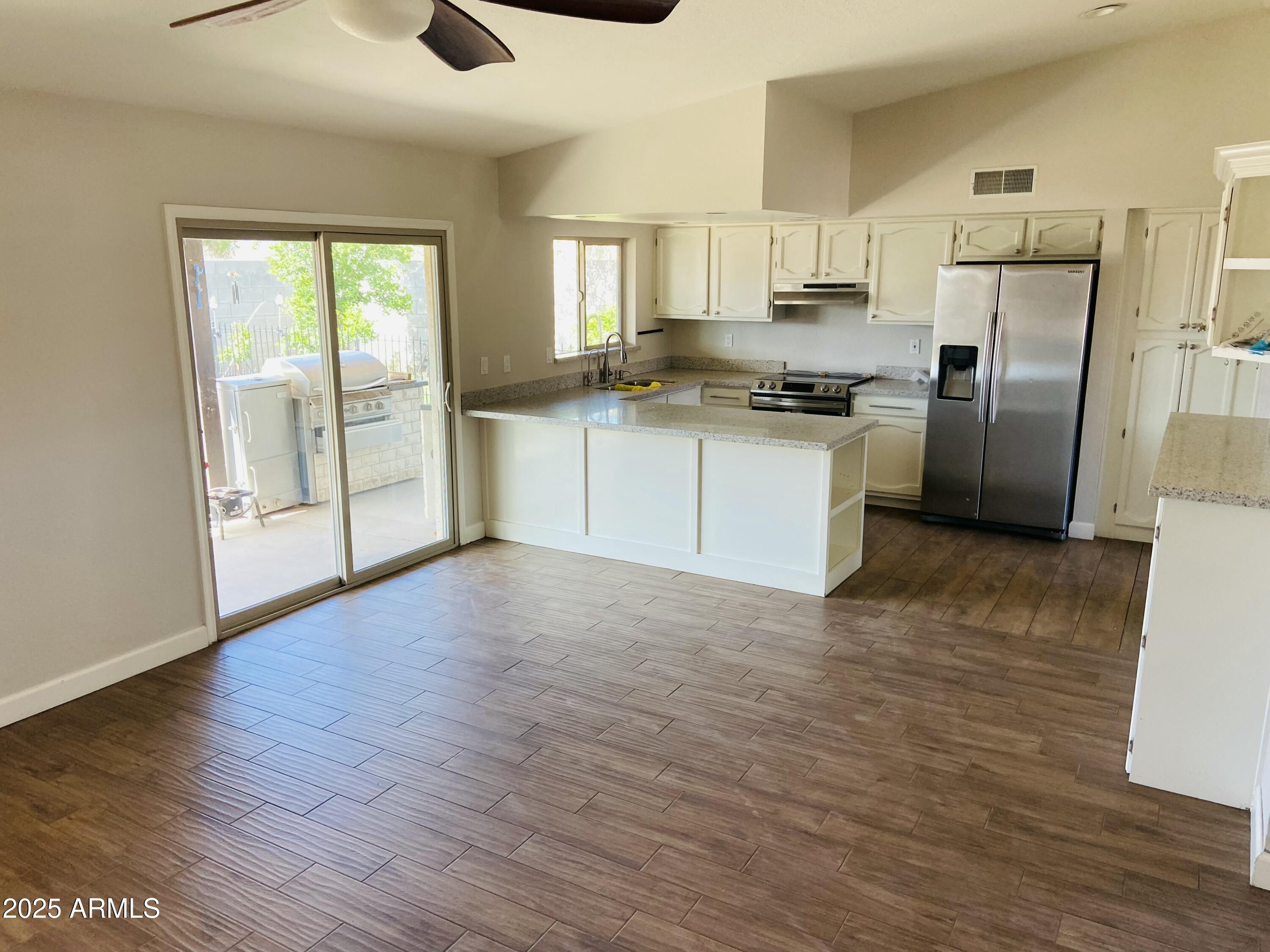 727 W STOTTLER Drive