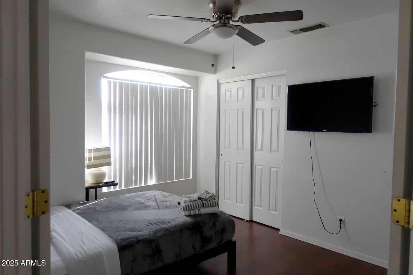 222 S SYCAMORE Place