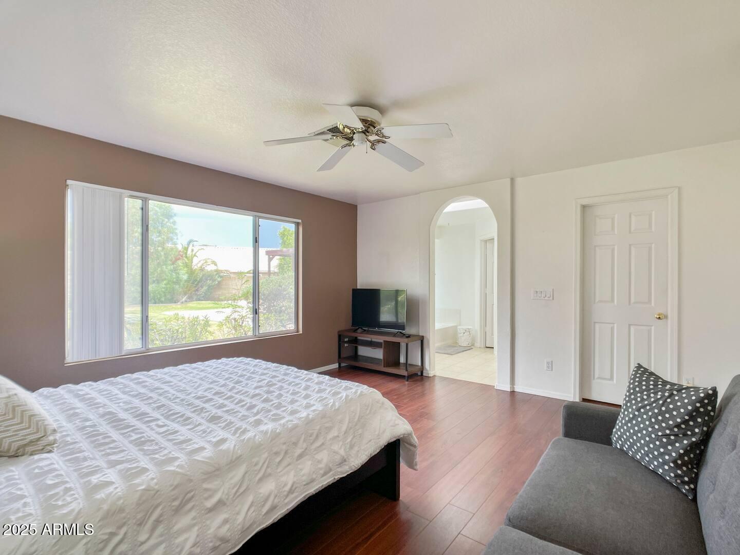 222 S SYCAMORE Place