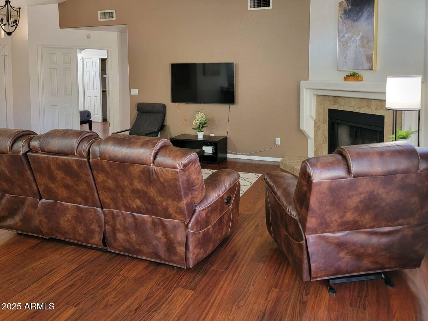 222 S SYCAMORE Place