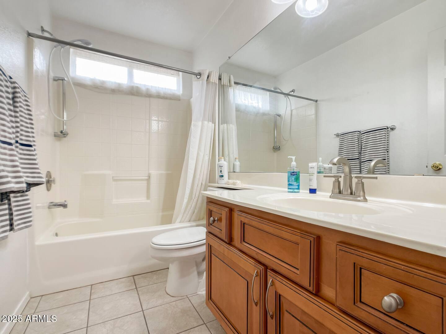 222 S SYCAMORE Place