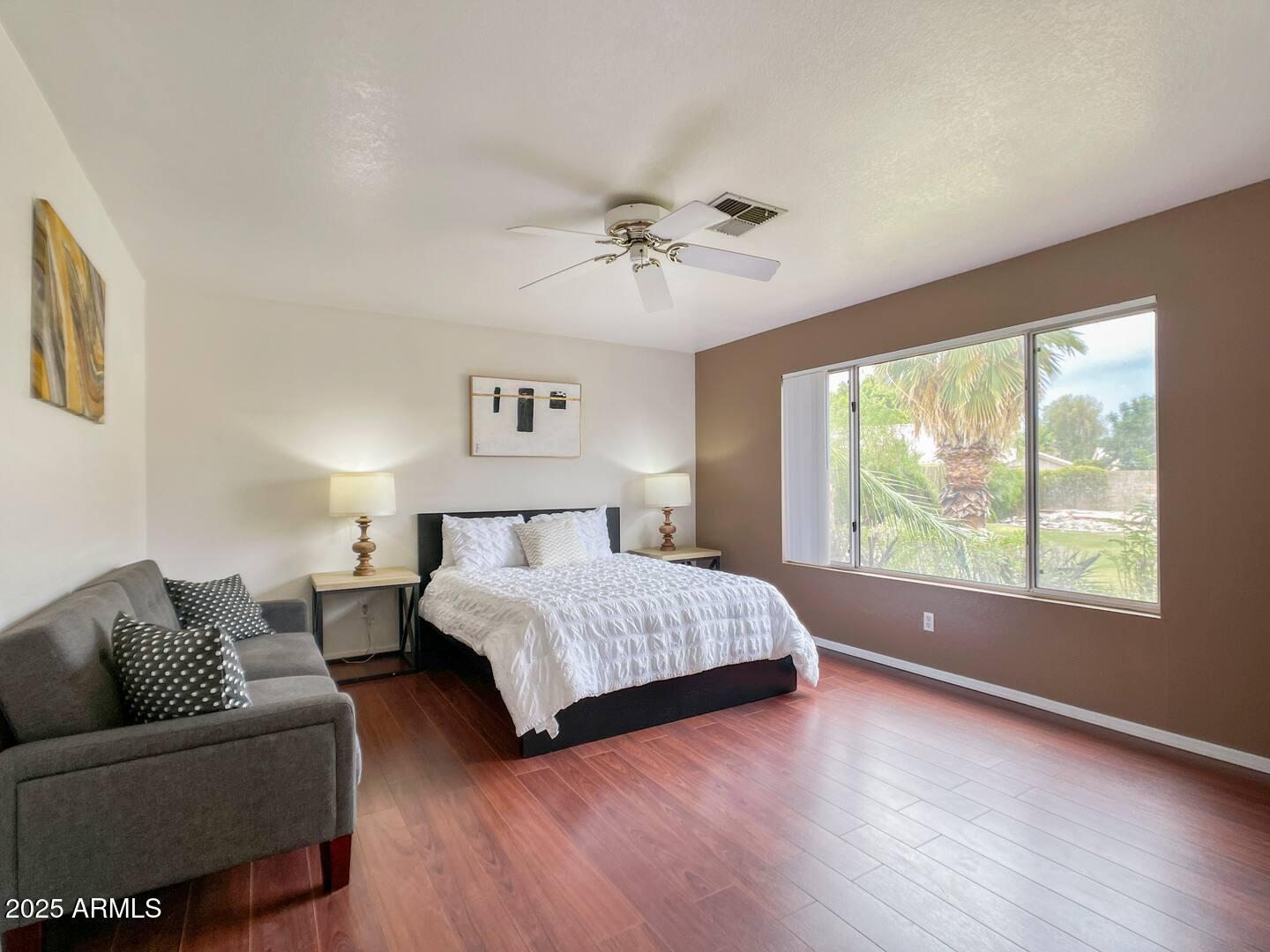 222 S SYCAMORE Place