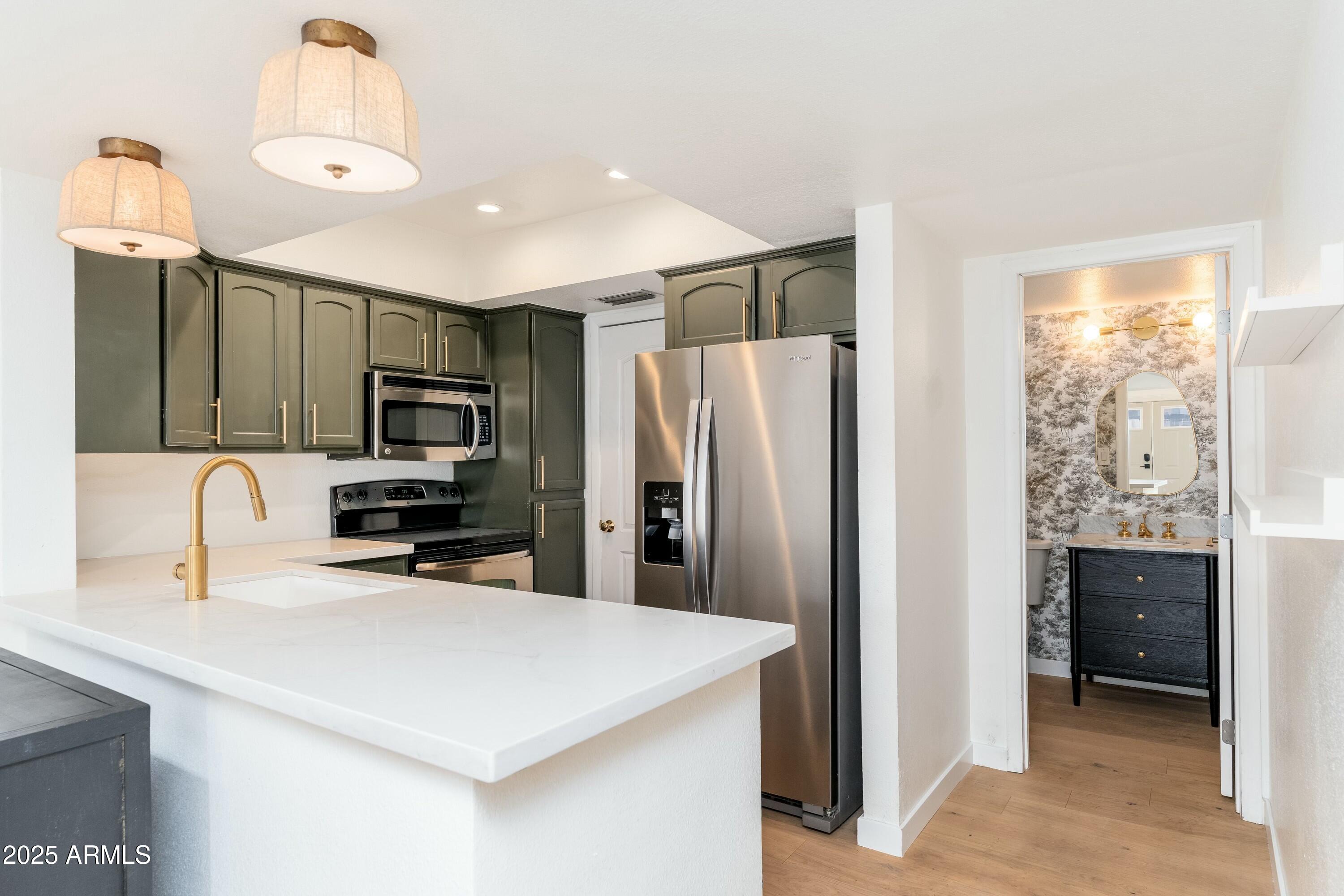 7911 E SAN MIGUEL Avenue, 3