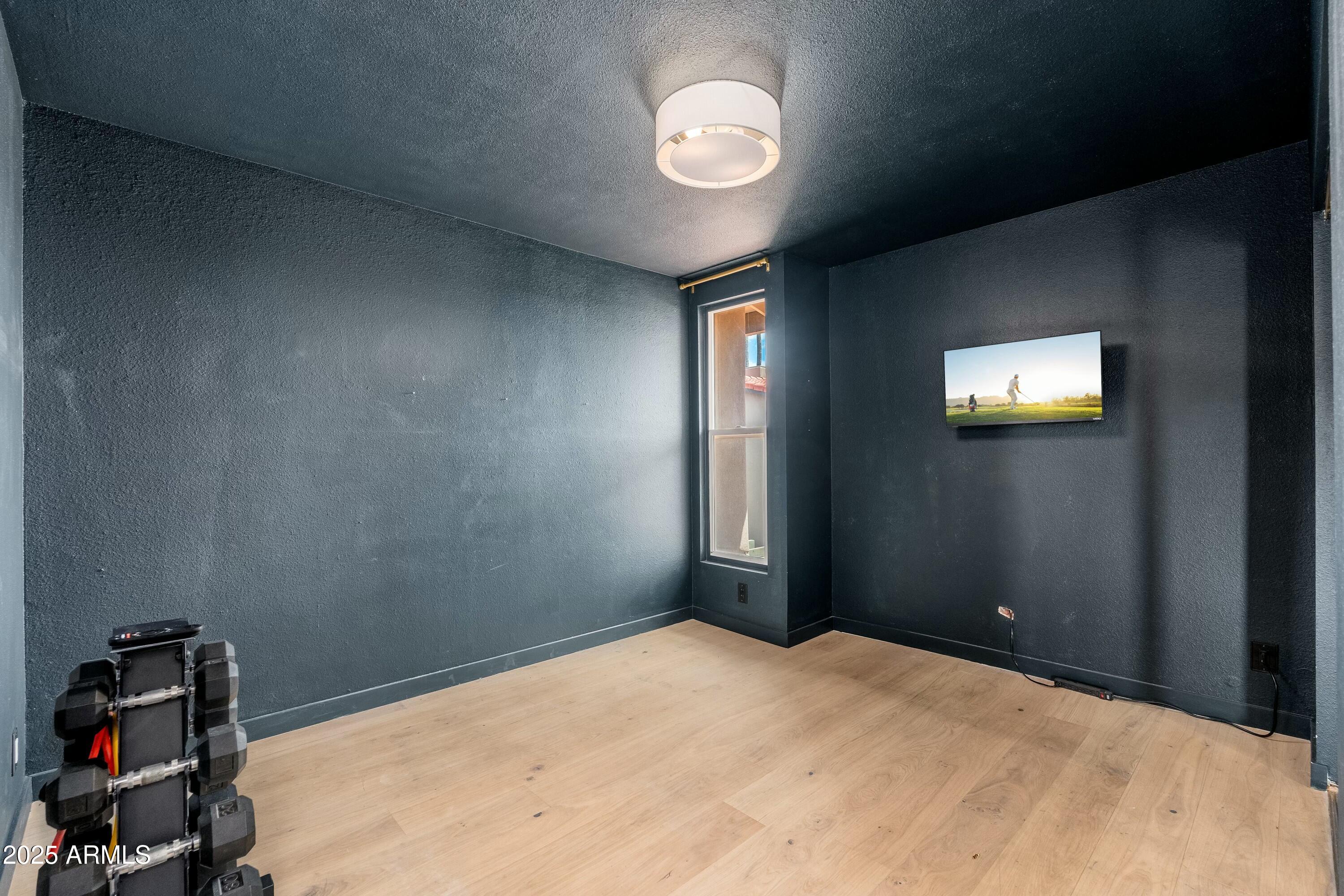 7911 E SAN MIGUEL Avenue, 3