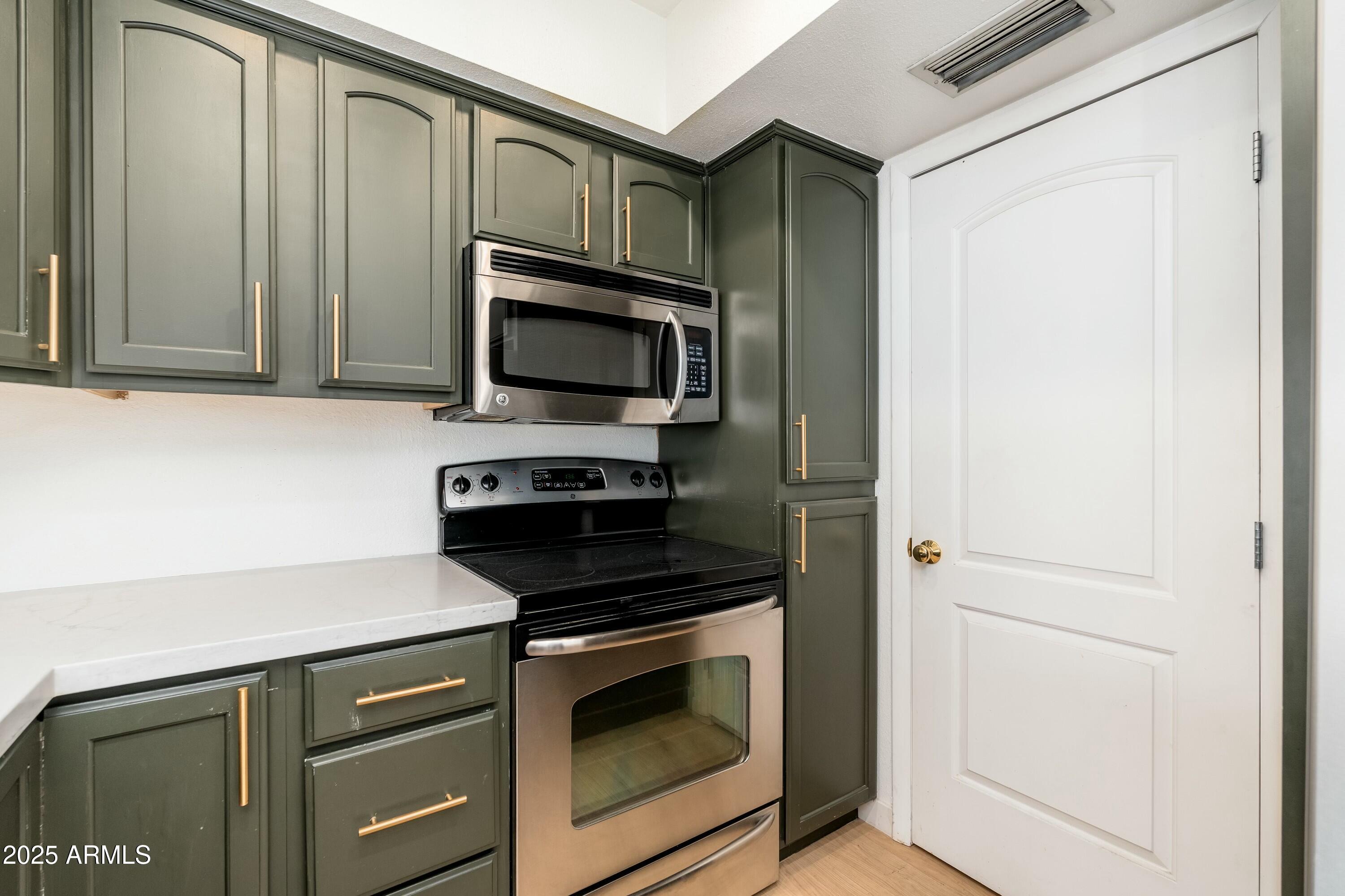 7911 E SAN MIGUEL Avenue, 3