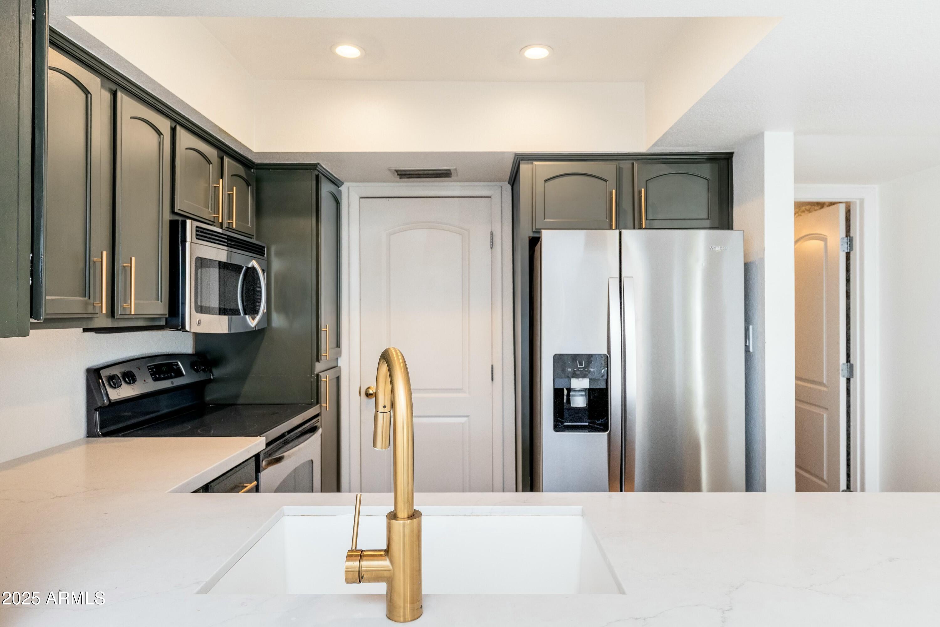 7911 E SAN MIGUEL Avenue, 3