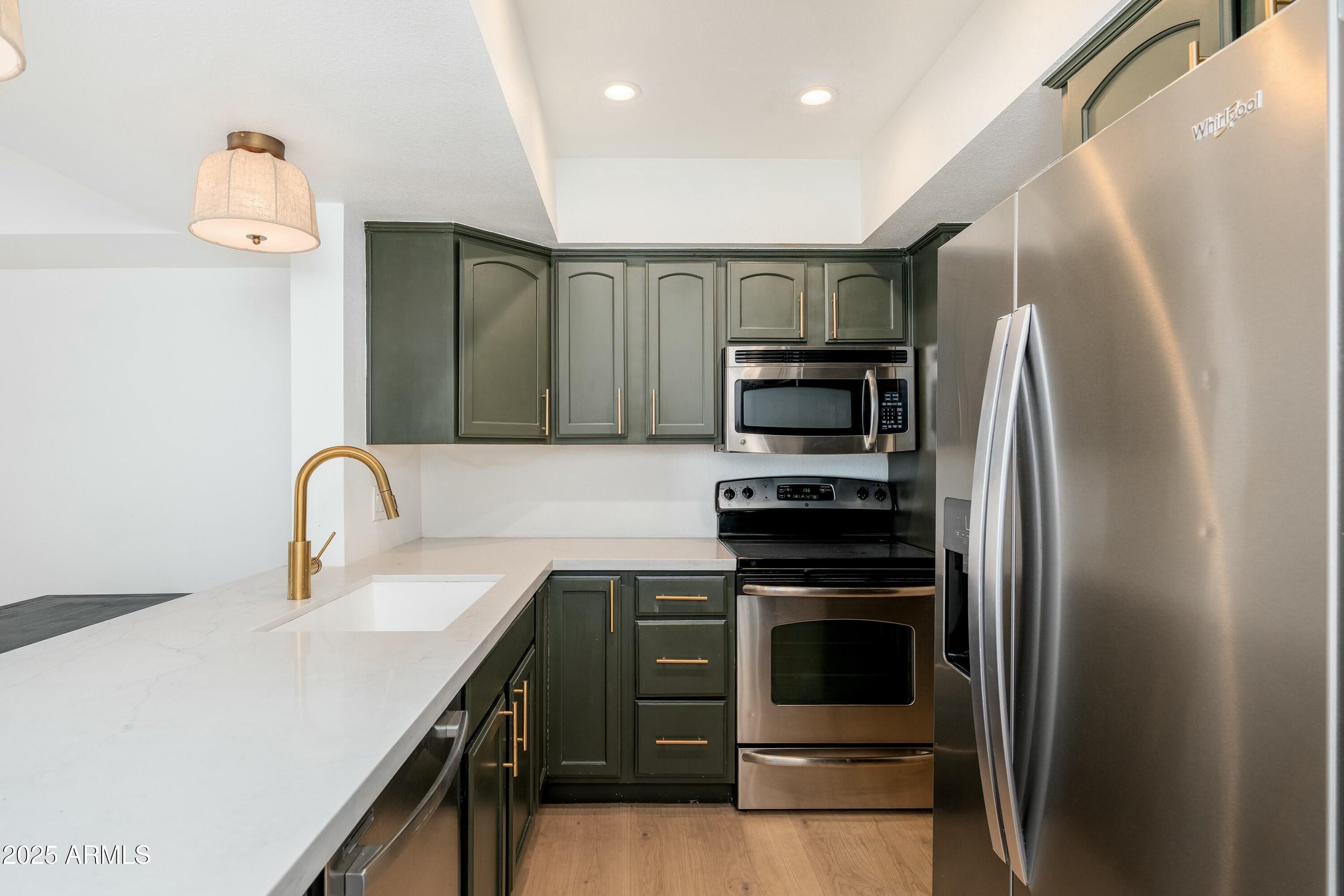 7911 E SAN MIGUEL Avenue, 3