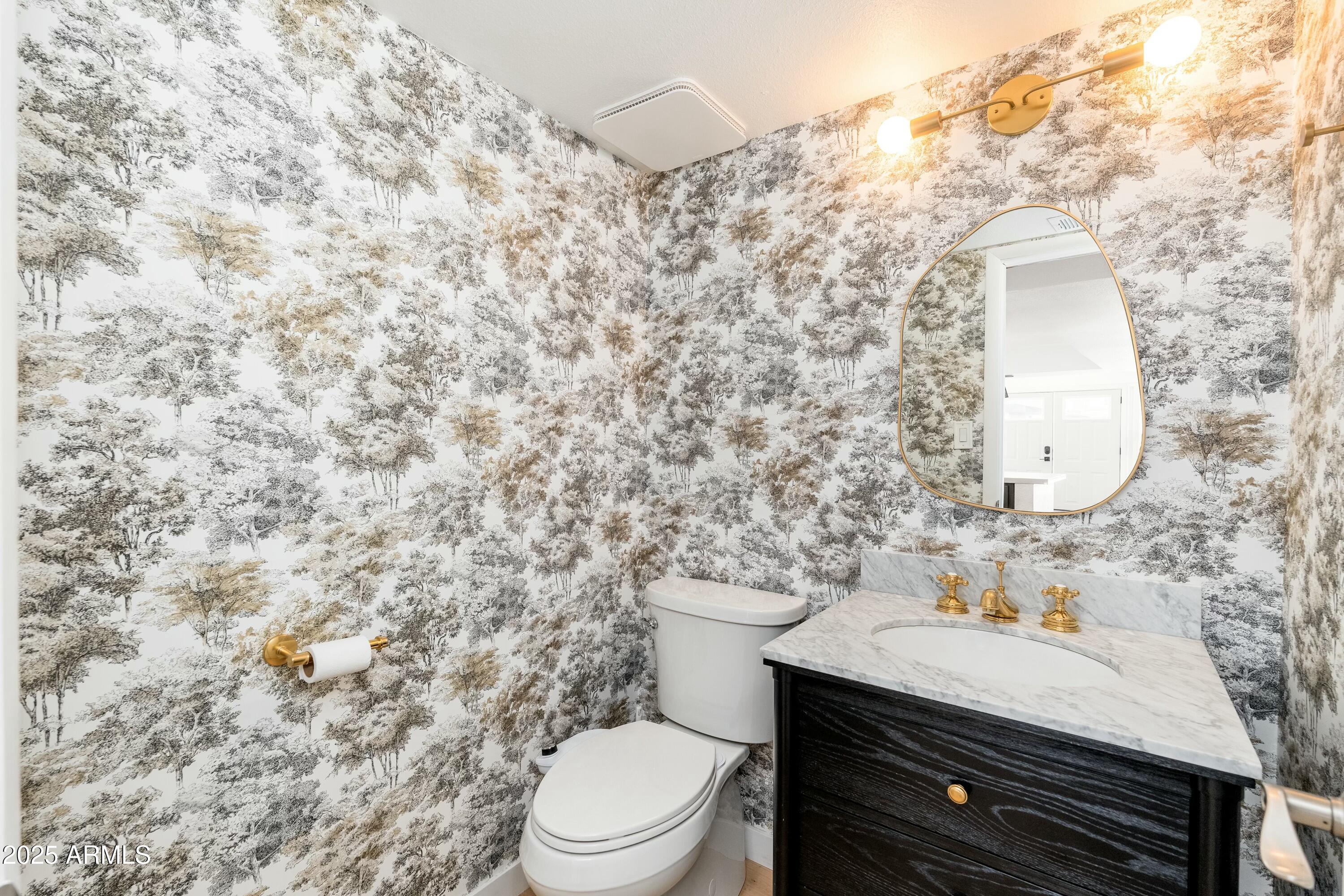 7911 E SAN MIGUEL Avenue, 3