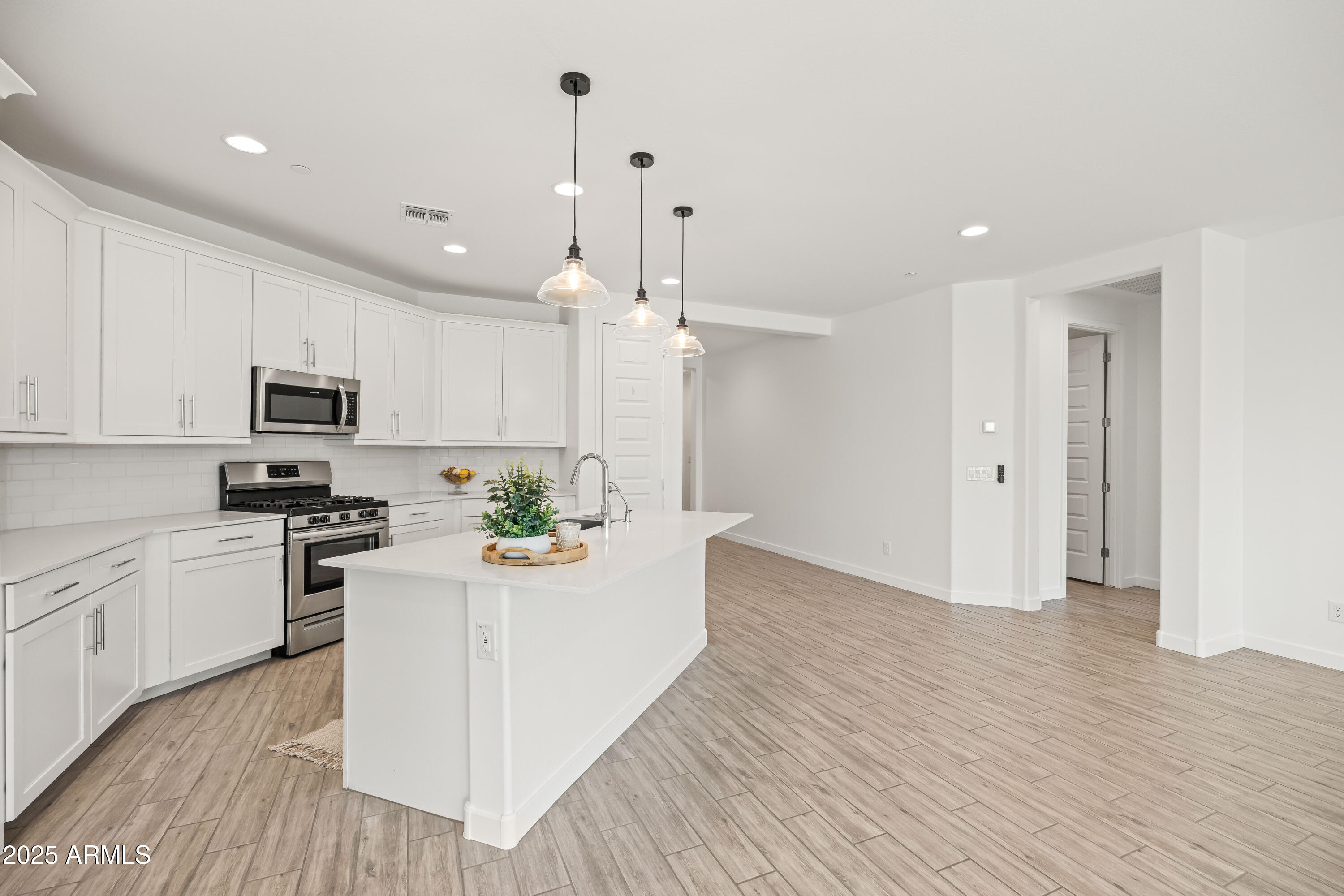 9837 E TIBURON Avenue