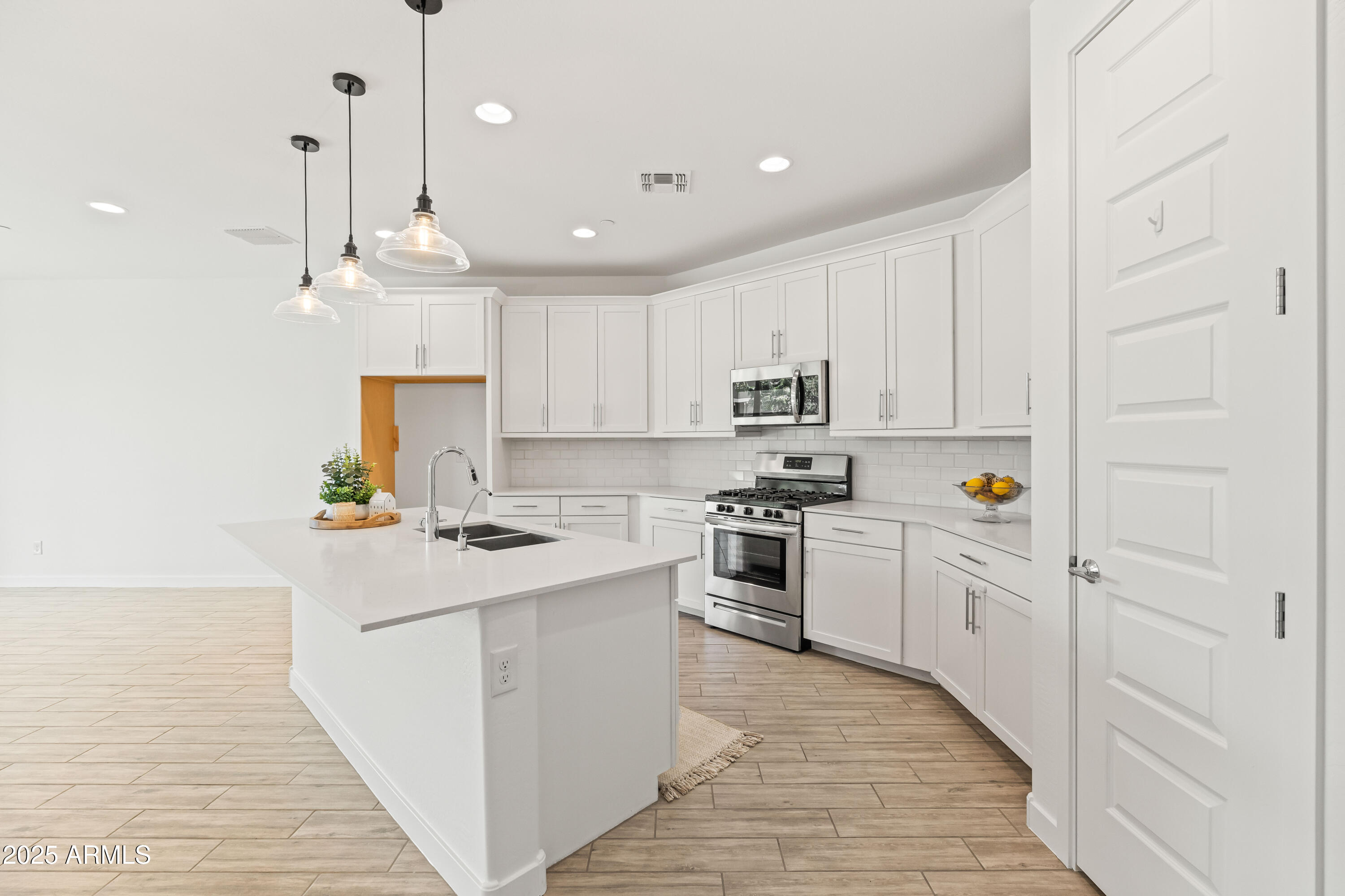 9837 E TIBURON Avenue