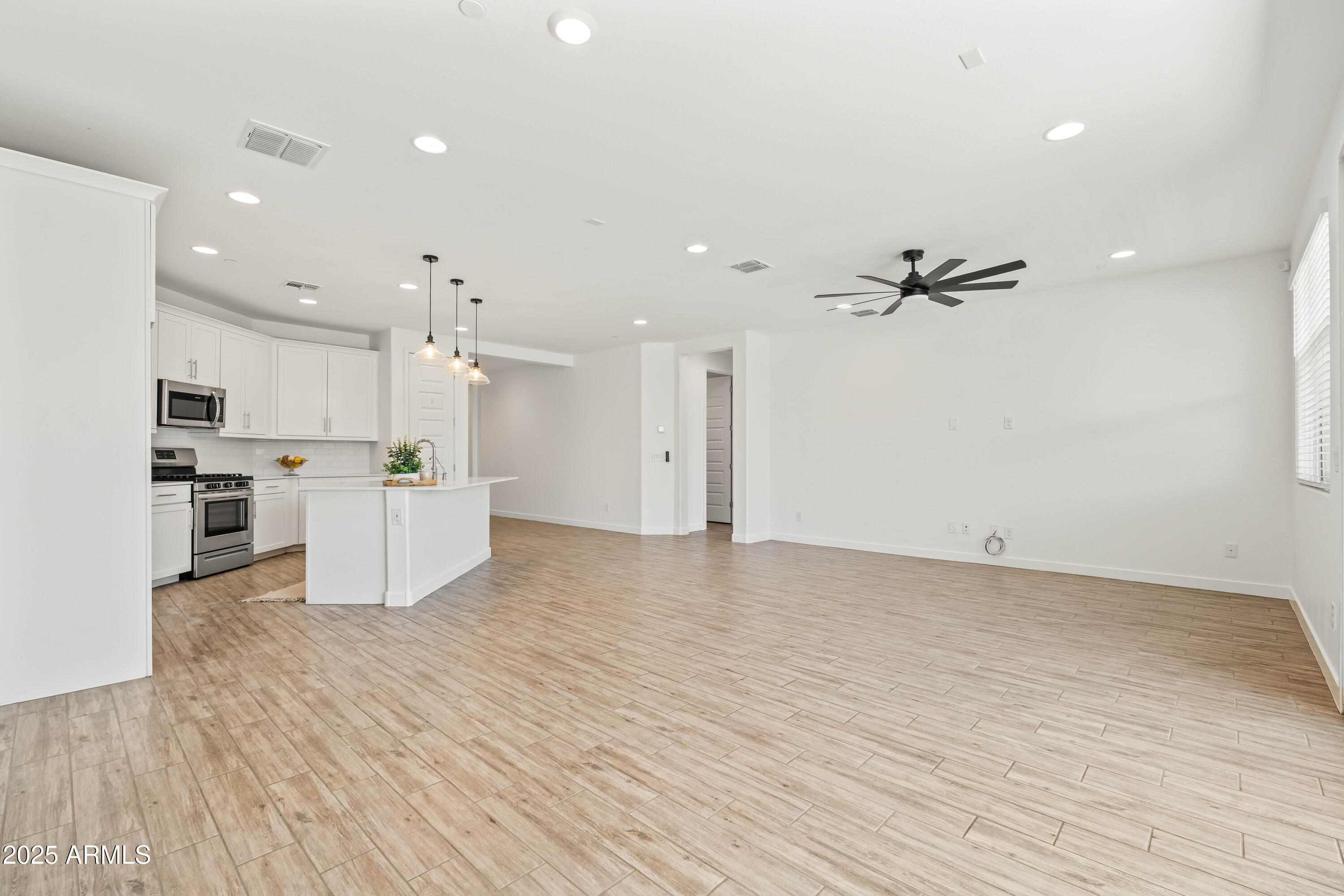 9837 E TIBURON Avenue