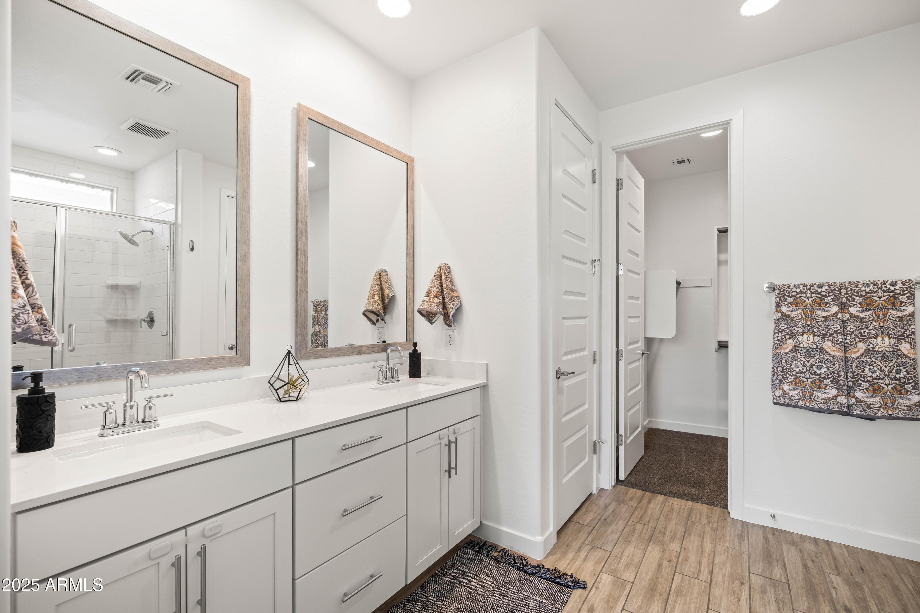 9837 E TIBURON Avenue