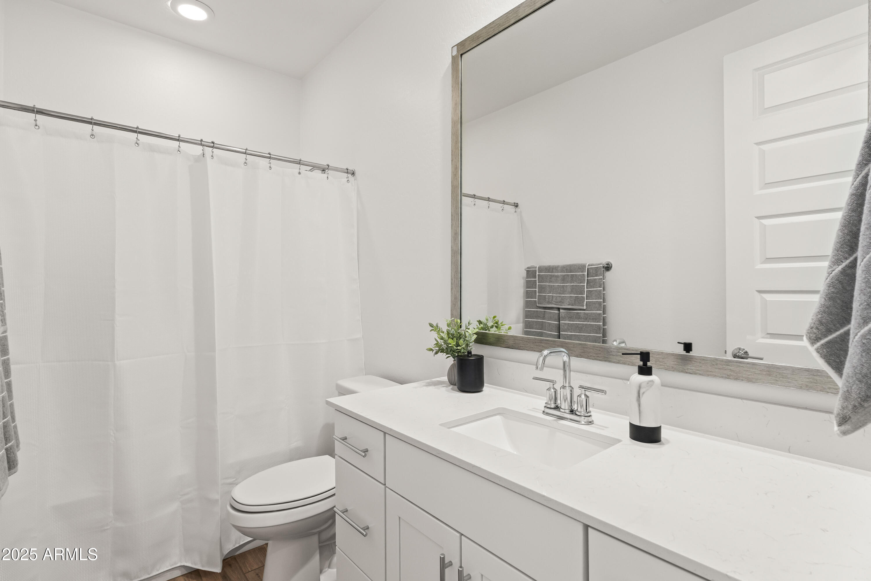 9837 E TIBURON Avenue